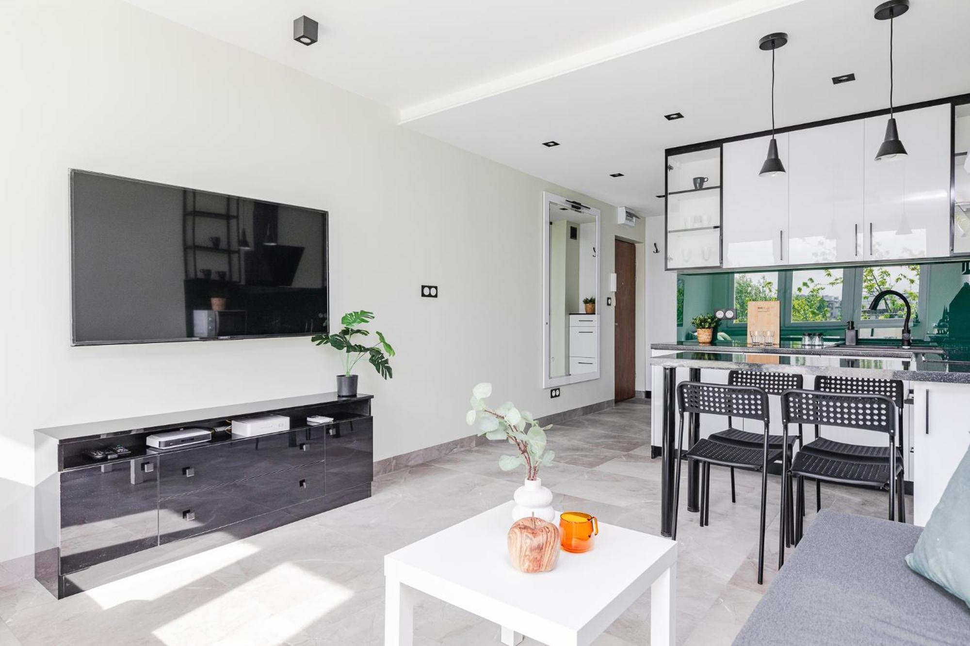 Superapart Saska 48a, Sleek 6th-floor With Balcony & Elevator Access Apartament