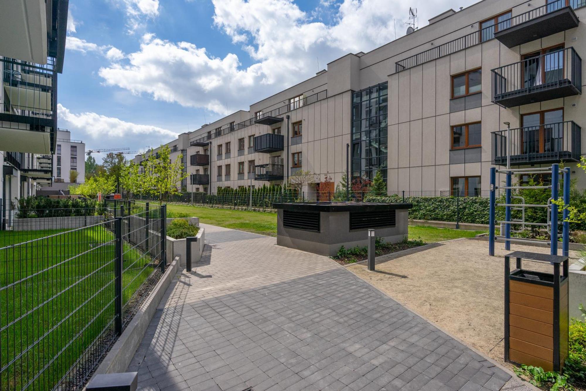 Apartment Bemowo - Parking, Balcony & Workspace - By Rentujemy Warschau