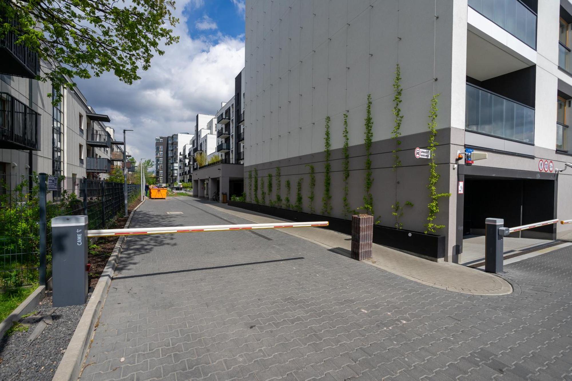 Apartment Bemowo - Parking, Balcony & Workspace - By Rentujemy Warschau