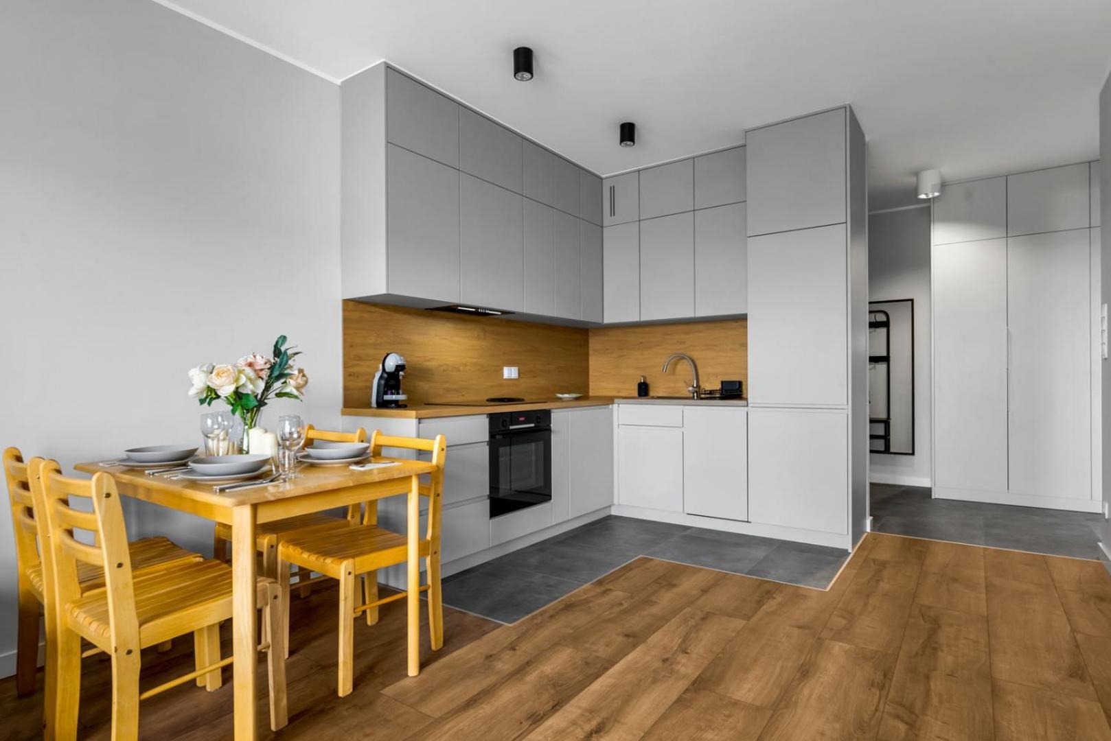 Apartment Bemowo - Parking, Balcony & Workspace - By Rentujemy Warschau