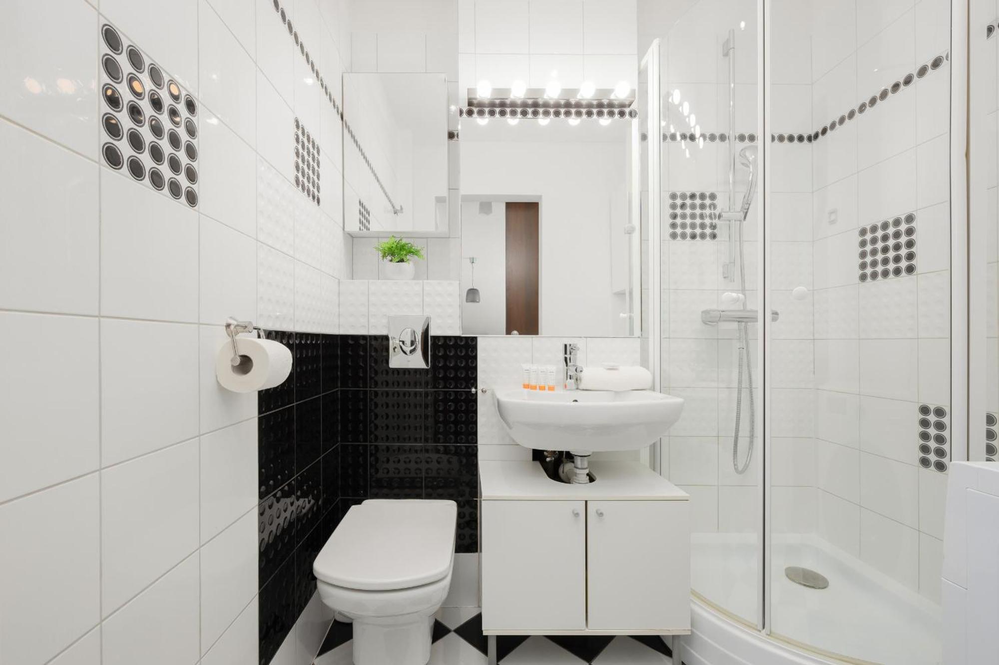 Sunny In The Heart Of By Renters Apartment *
