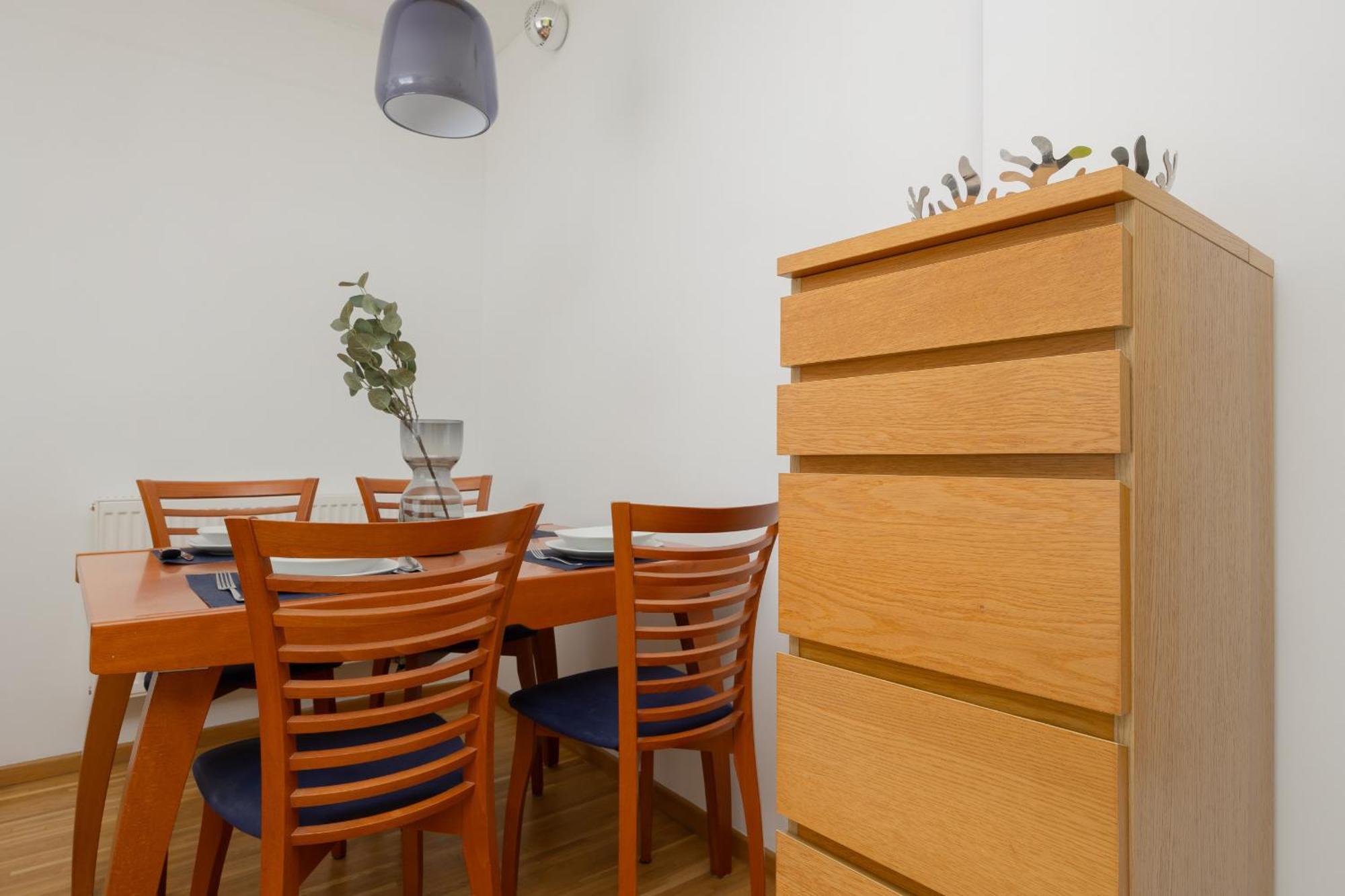 Sunny In The Heart Of By Renters Apartment *