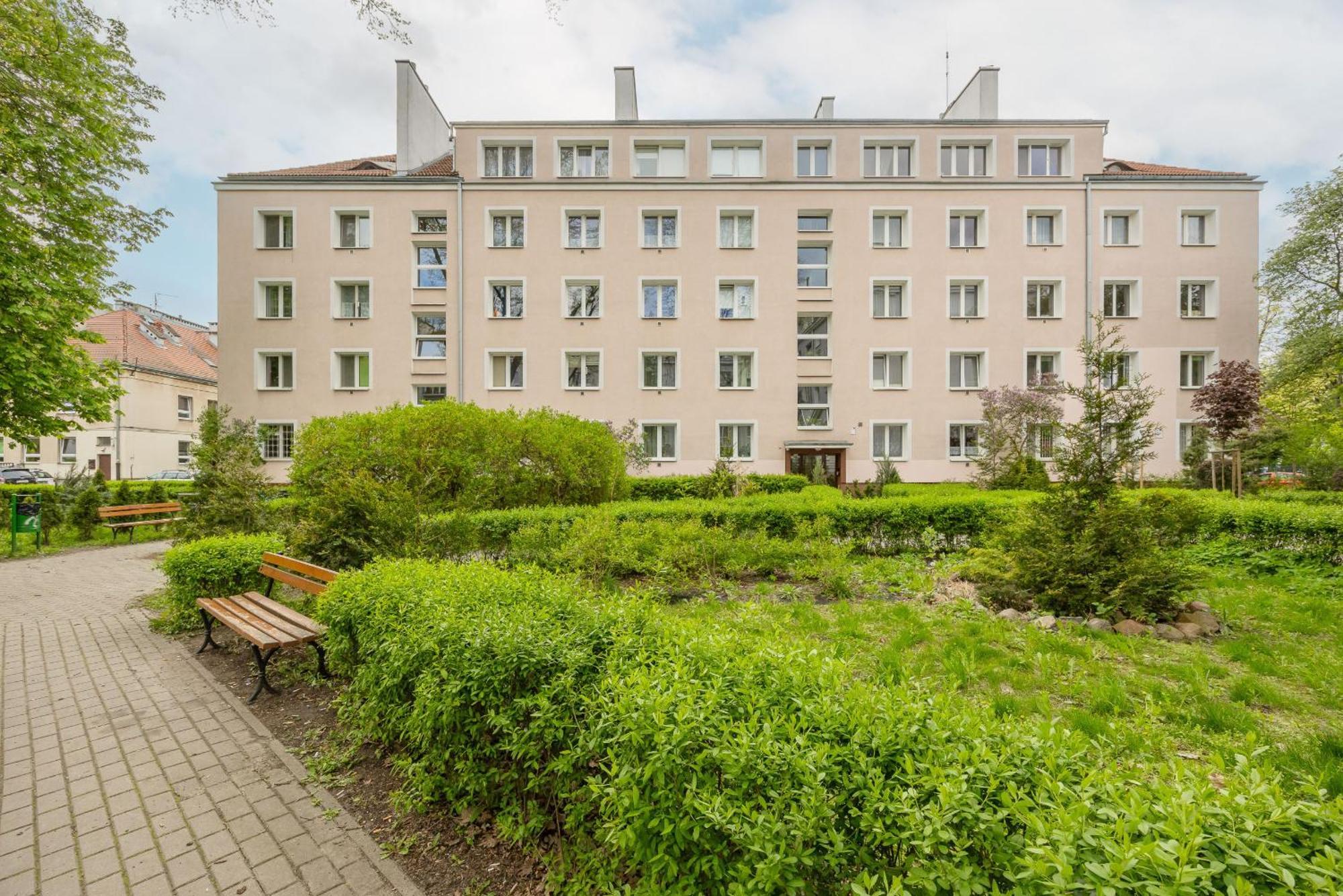 Sunny In The Heart Of By Renters