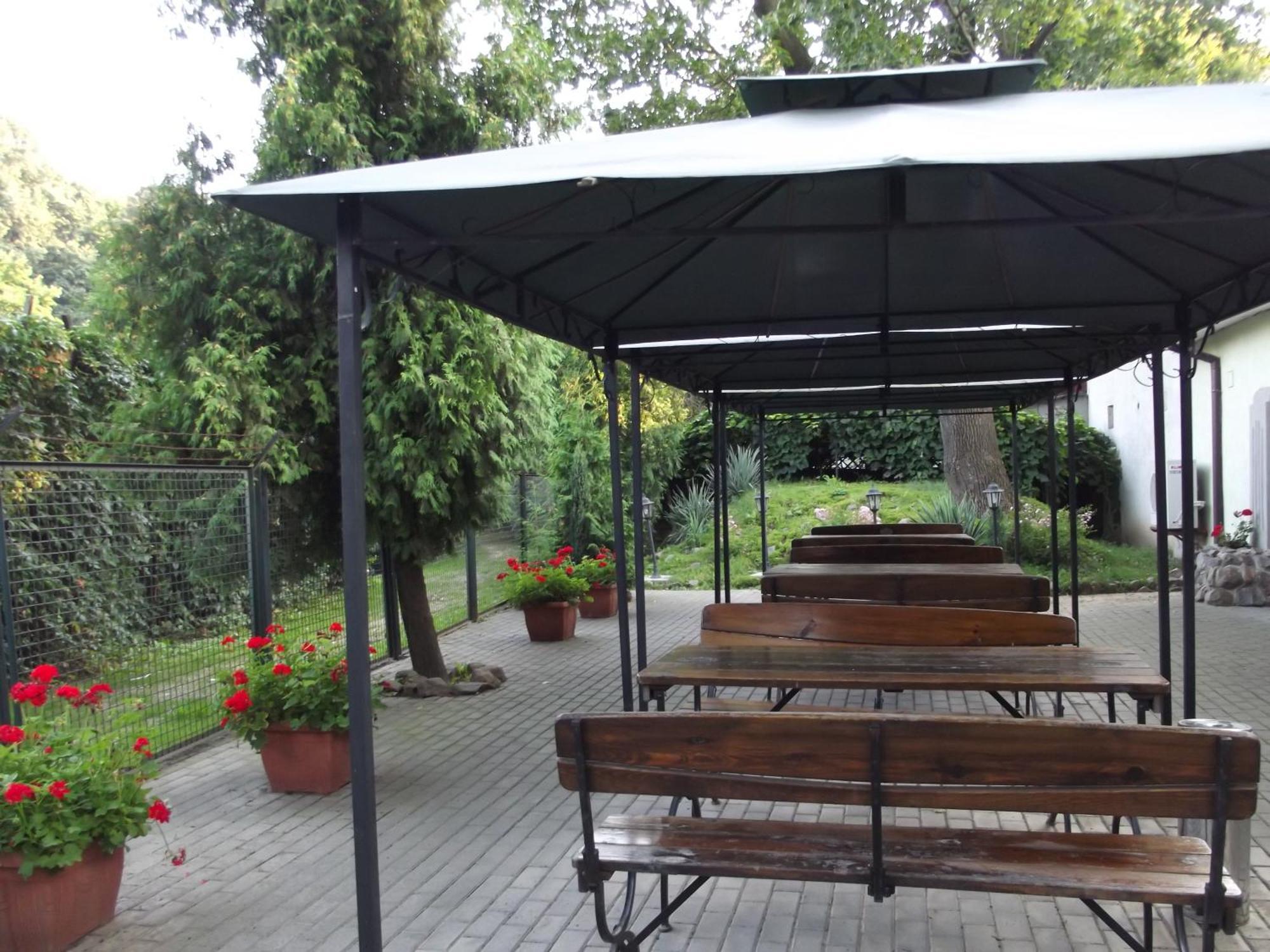 Aparthotel Dedek Park - Historyczny Dworek W Pieknym Parku Skaryszewskim Obok Stadionu Narodowego