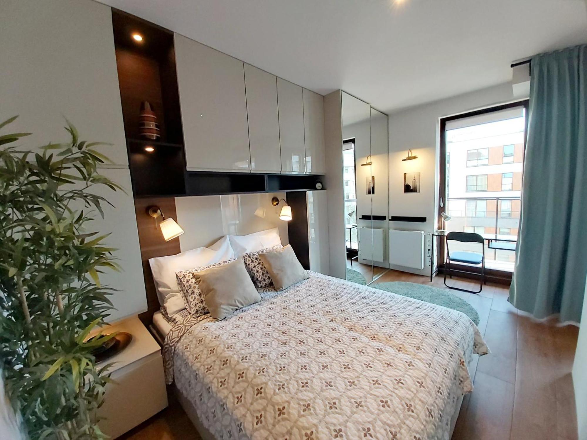 Apartment Siedmiogrodzka - Most Handy Location, Aircon & Garage Free Warsaw