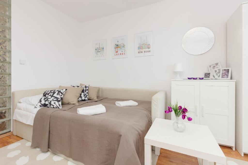 Apartment Wola Oasis - Cosy Near Metro Station Warschau