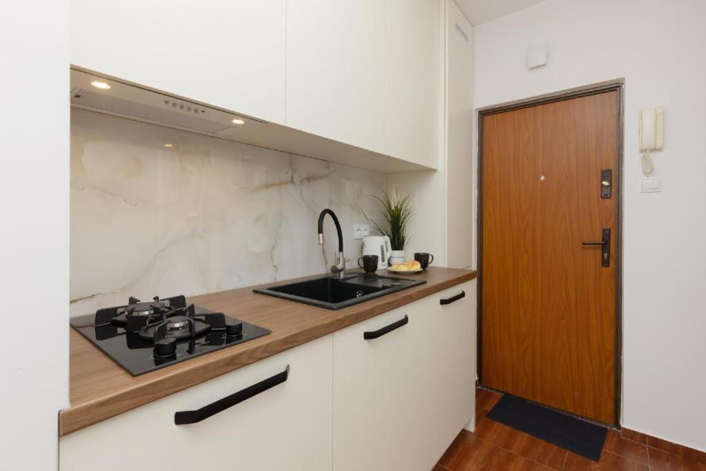 Apartment Wola Oasis - Cosy Near Metro Station Warschau