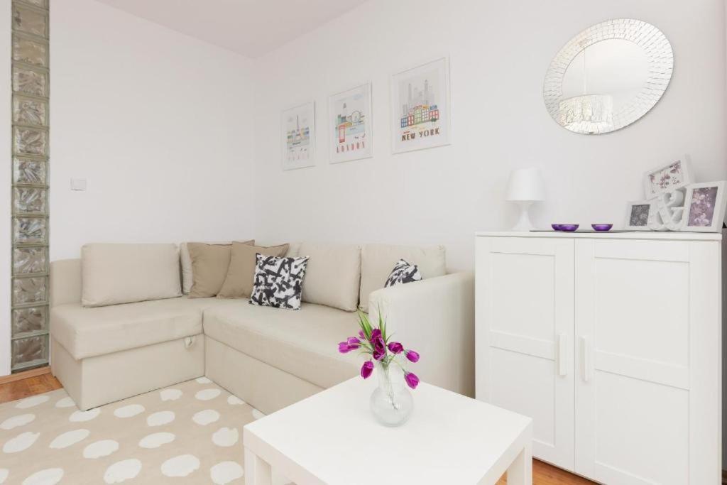 Wola Oasis - Cosy Near Metro Station
