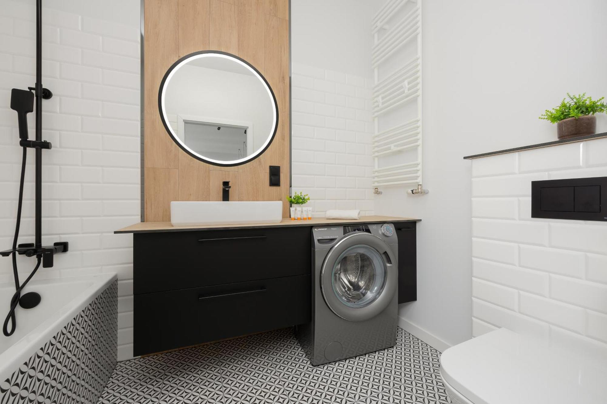 Stylish With Parking By Renters