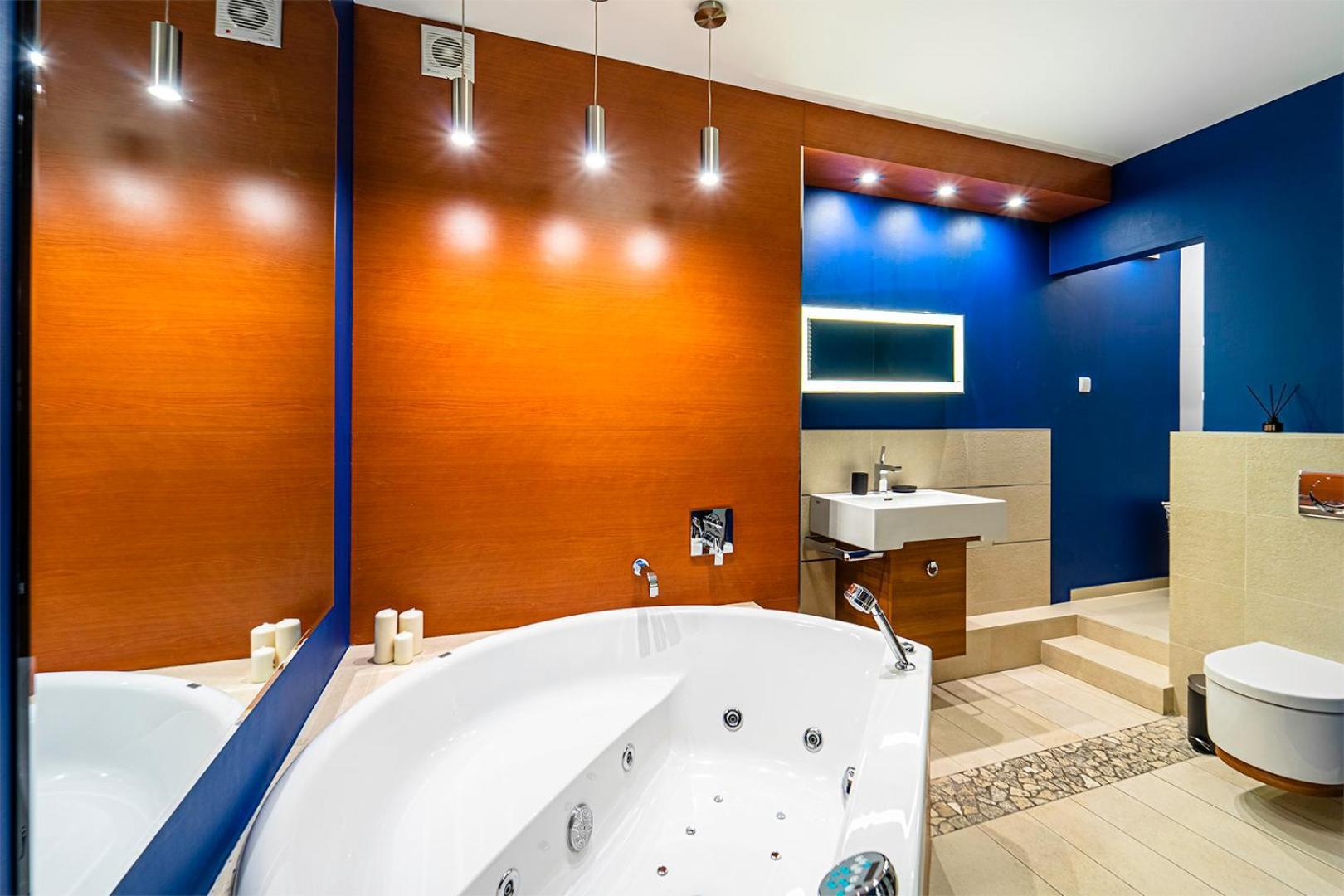 Golden Dragon Prestige Suite: Spacious Luxury With Jacuzzi & Balcony