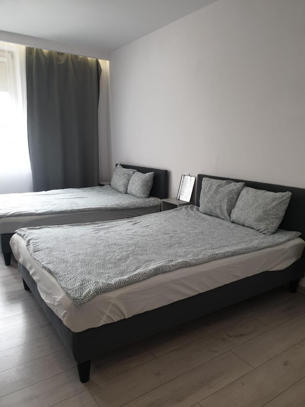 Smolna 11 *