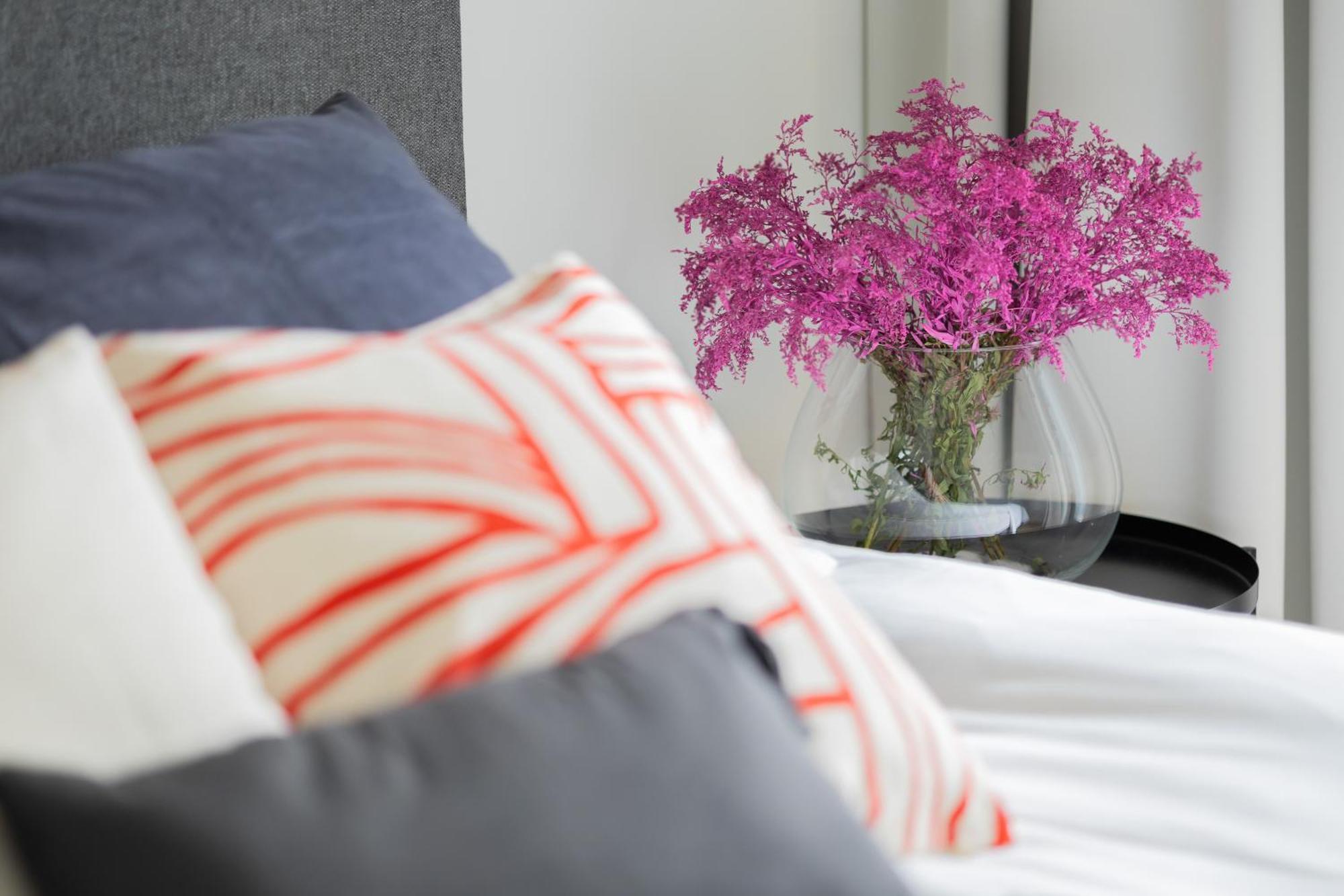 Luxurious And Modern In Center With Parking By Renters Prestige Apartment