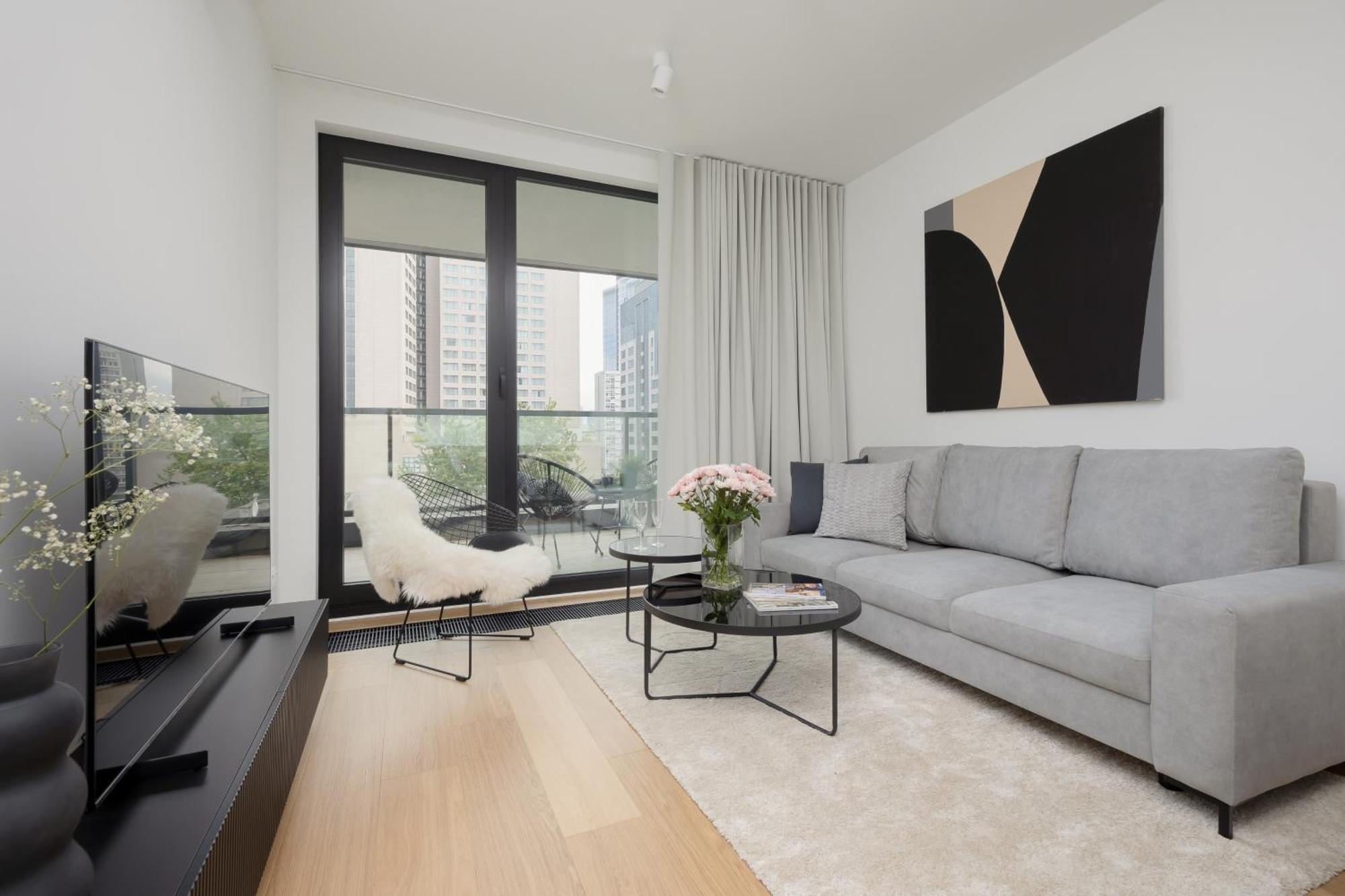 Luxurious And Modern In Center With Parking By Renters Prestige Apartment *