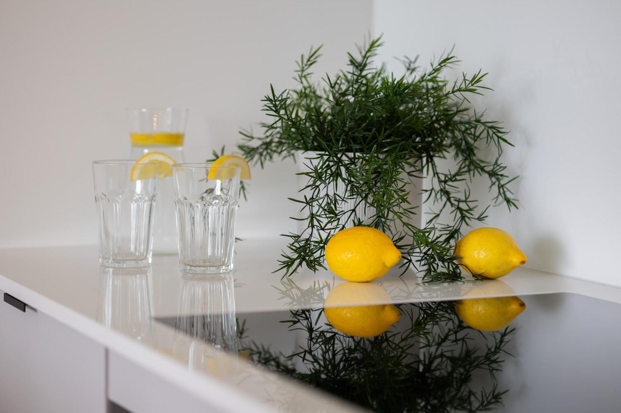 Luxurious And Modern In Center With Parking By Renters Prestige *