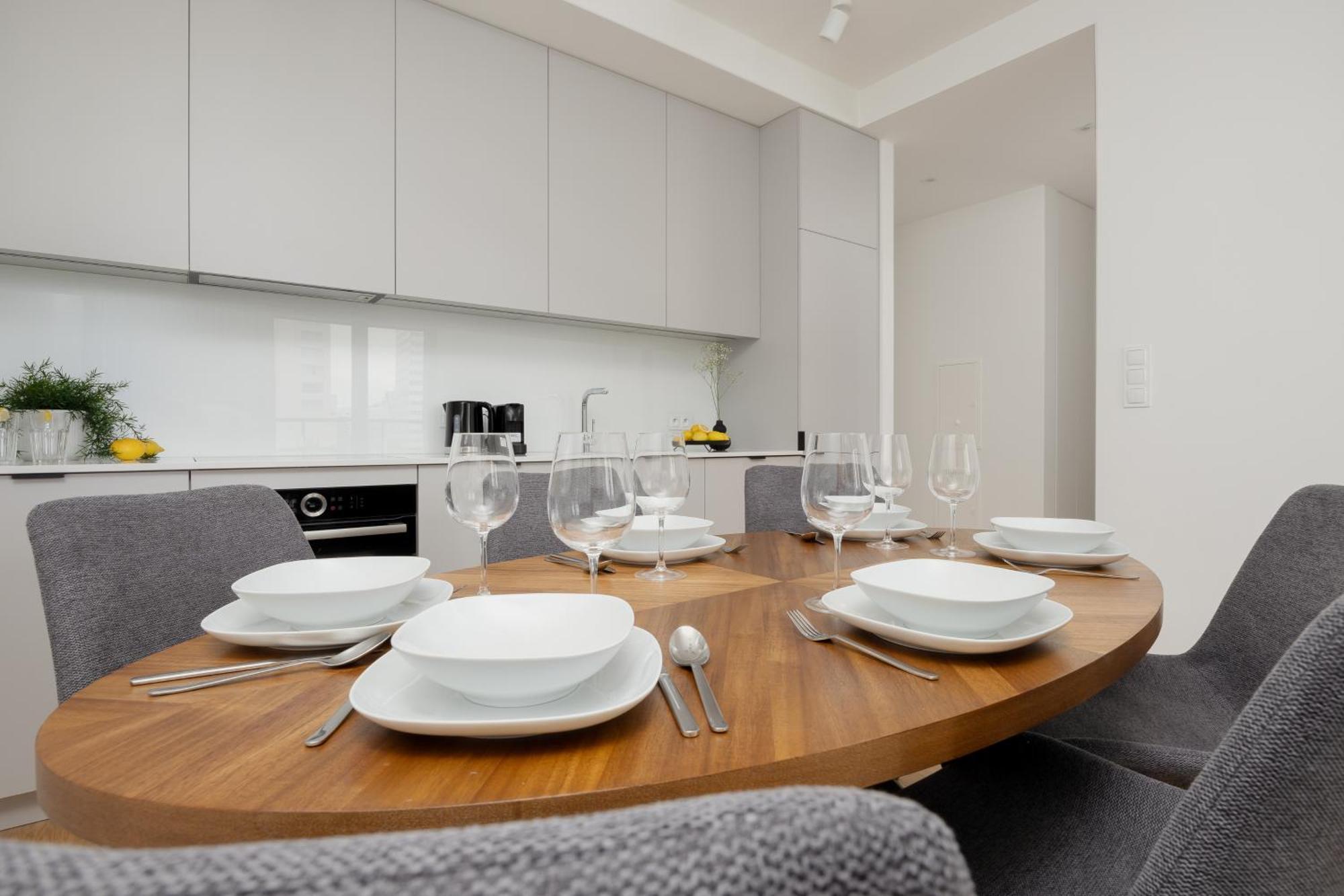 Apartment Luxurious And Modern In Center With Parking By Renters Prestige *