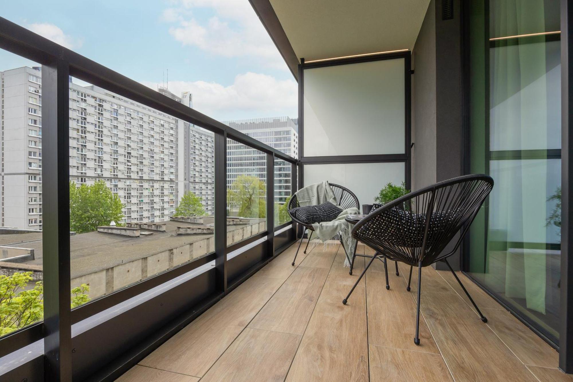 Luxurious And Modern In Center With Parking By Renters Prestige Apartment