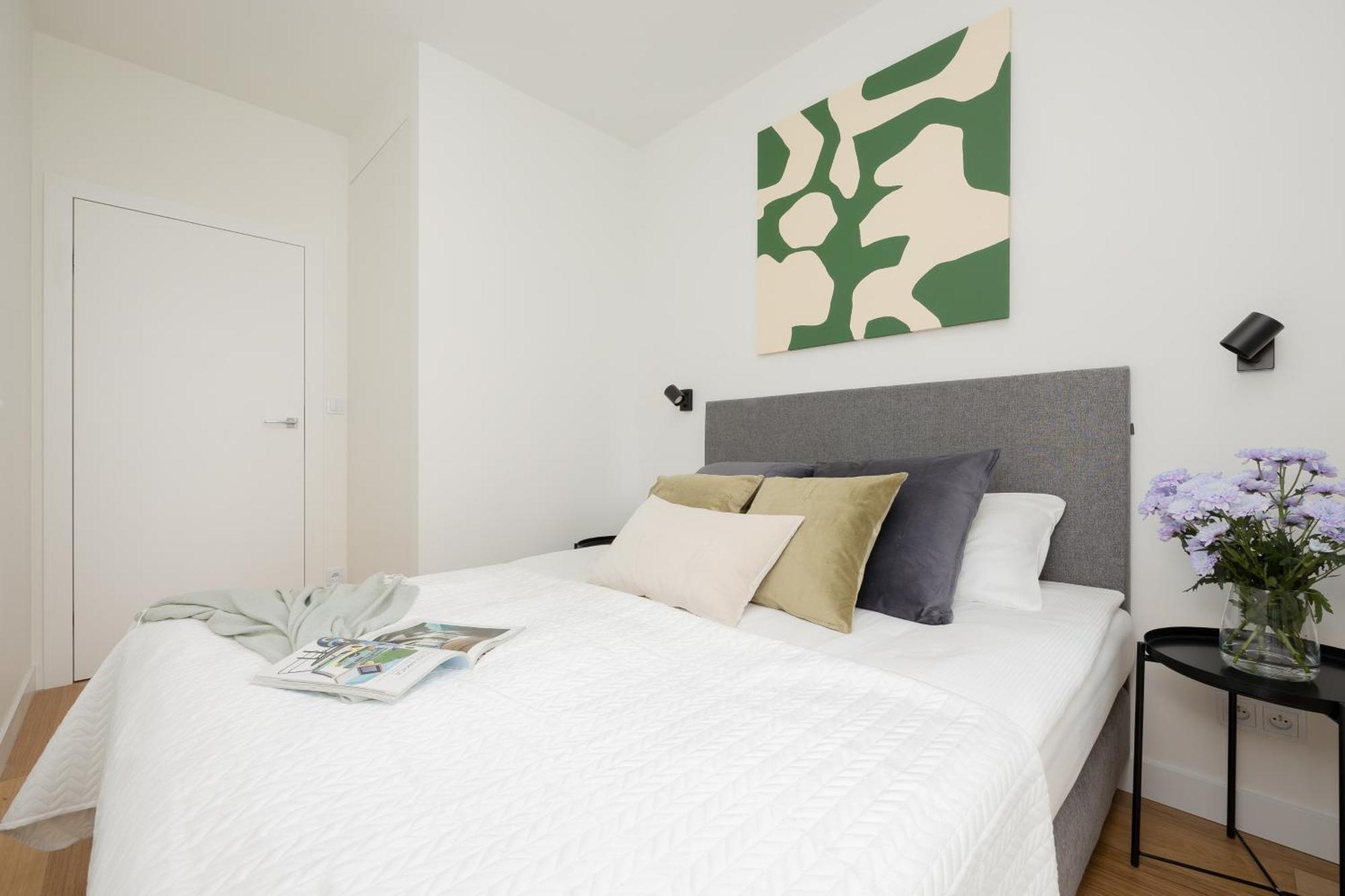 Luxurious And Modern In Center With Parking By Renters Prestige *