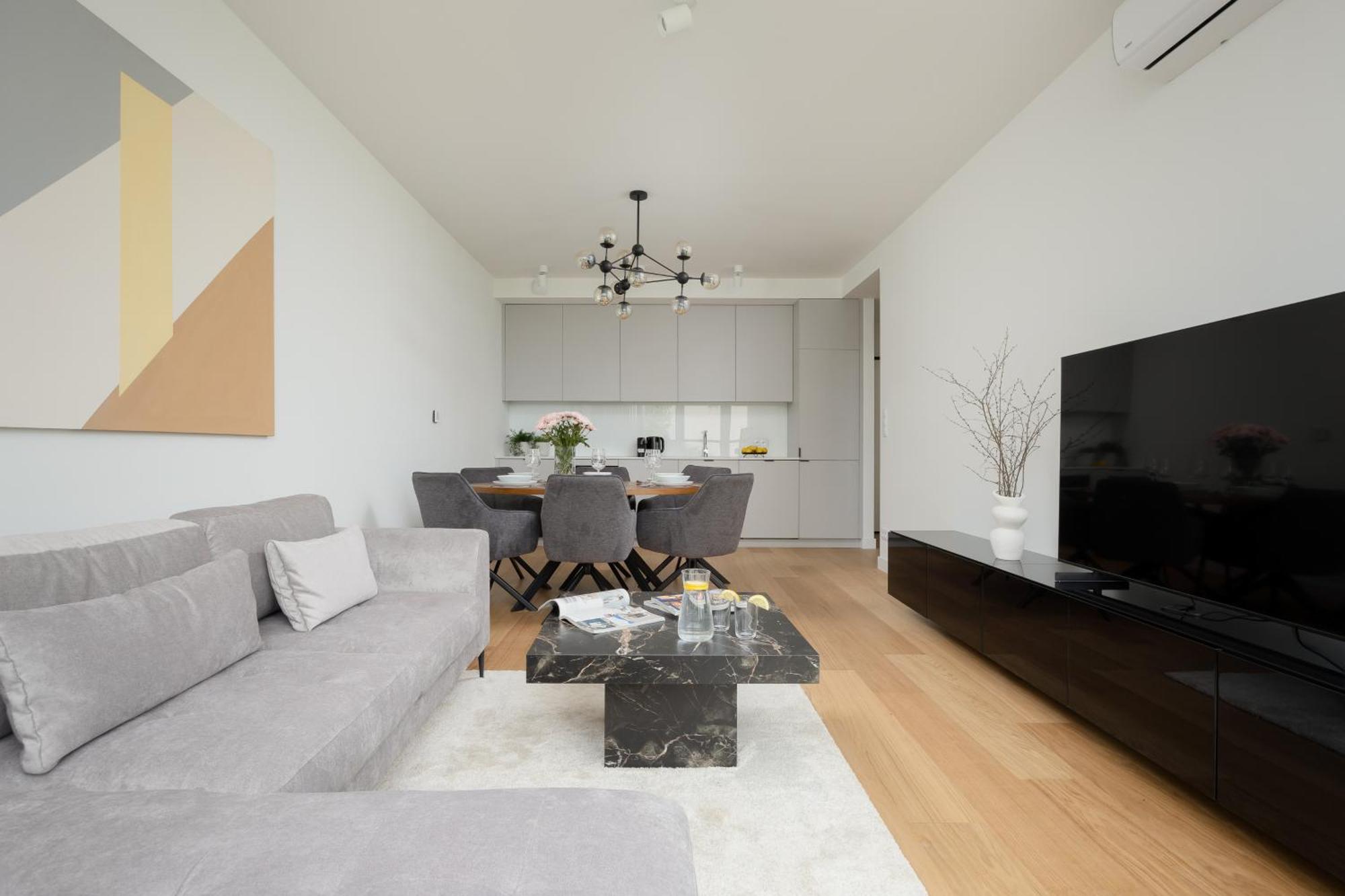 Luxurious And Modern In Center With Parking By Renters Prestige