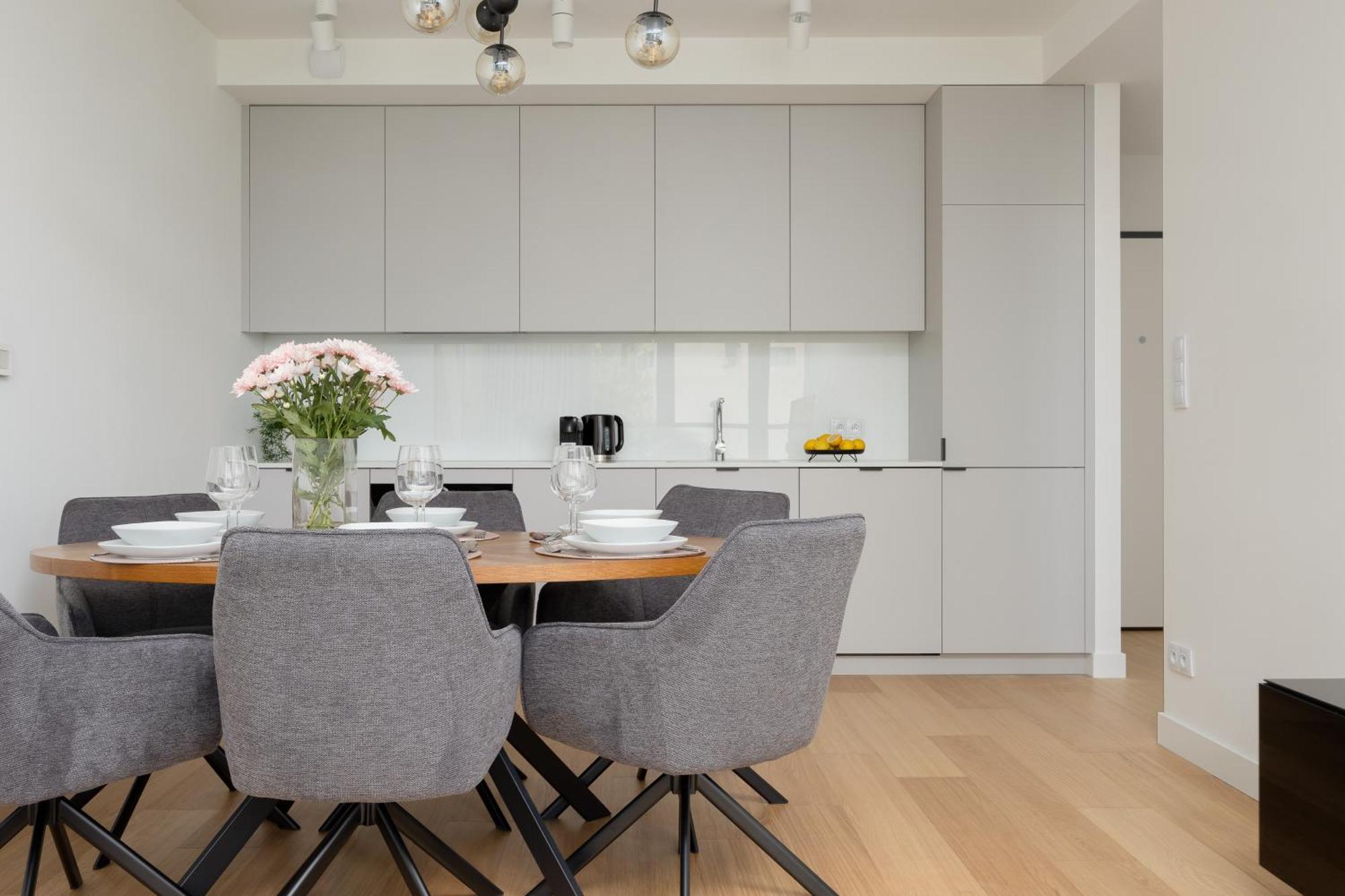 Luxurious And Modern In Center With Parking By Renters Prestige Apartment