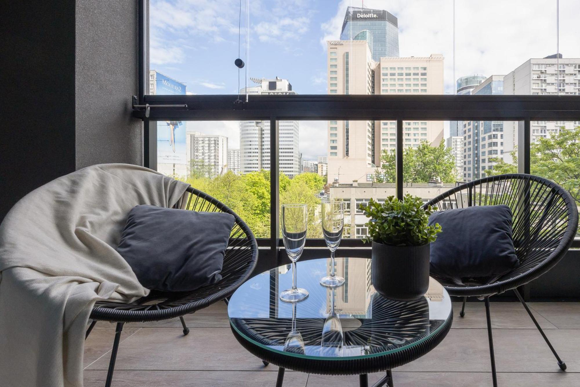 Luxurious And Modern In Center With Parking By Renters Prestige