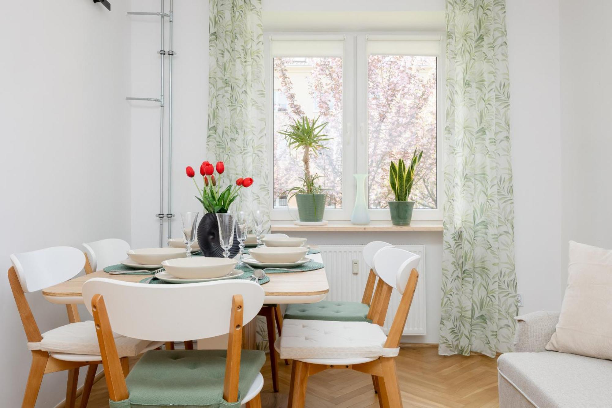 Spacious For 6 People Near The Old Town By Renters Apartment