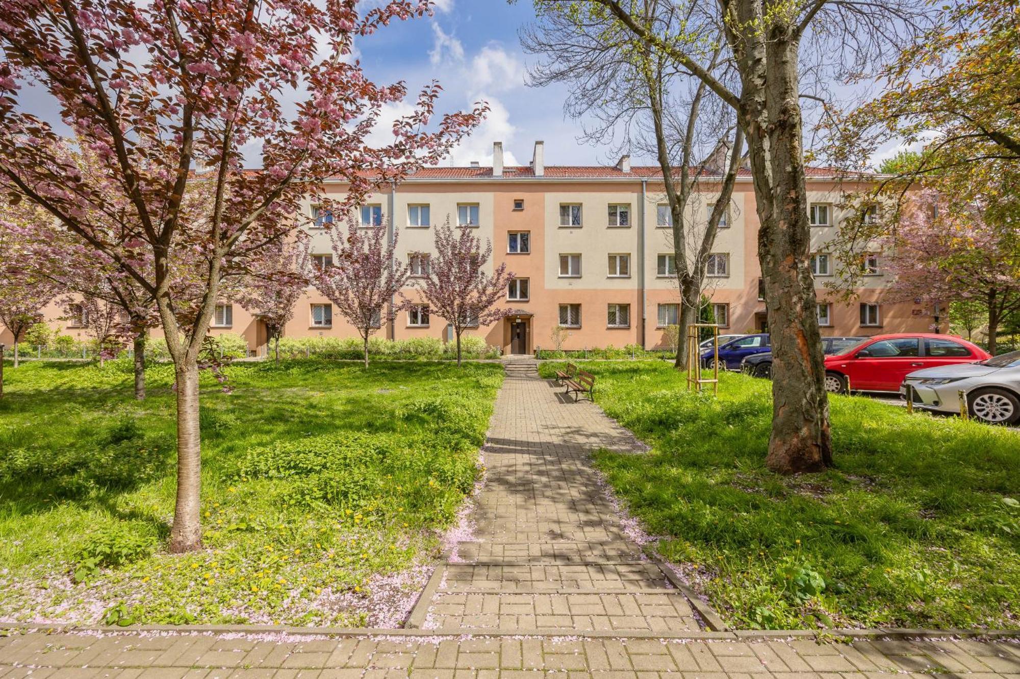 Apartment Spacious For 6 People Near The Old Town By Renters