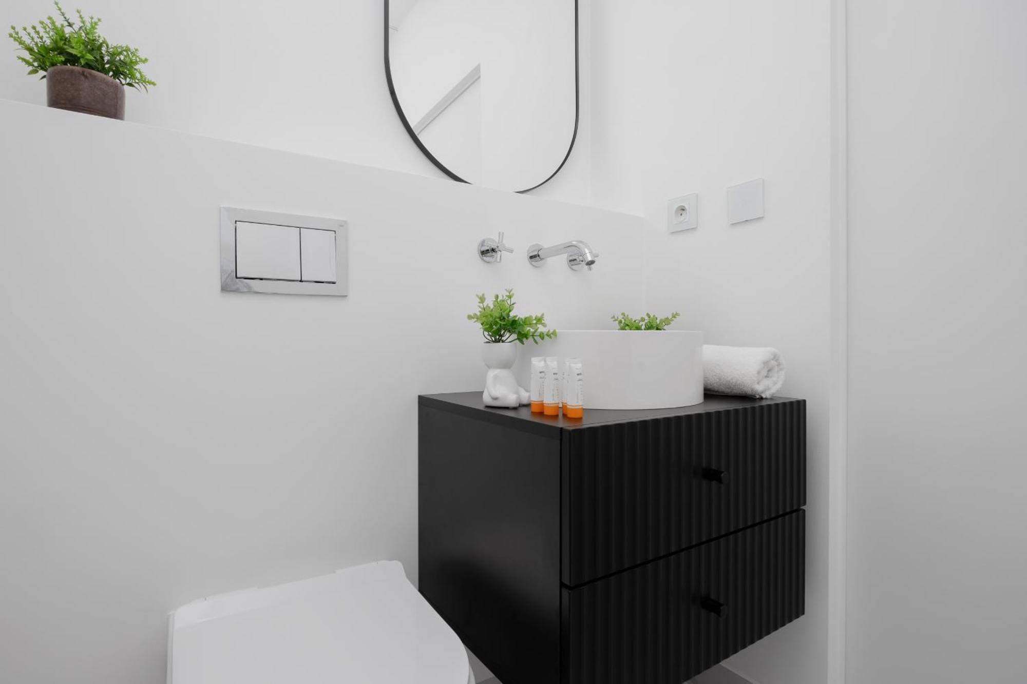 Minimalist Near Rondo Daszynskiego By Renters