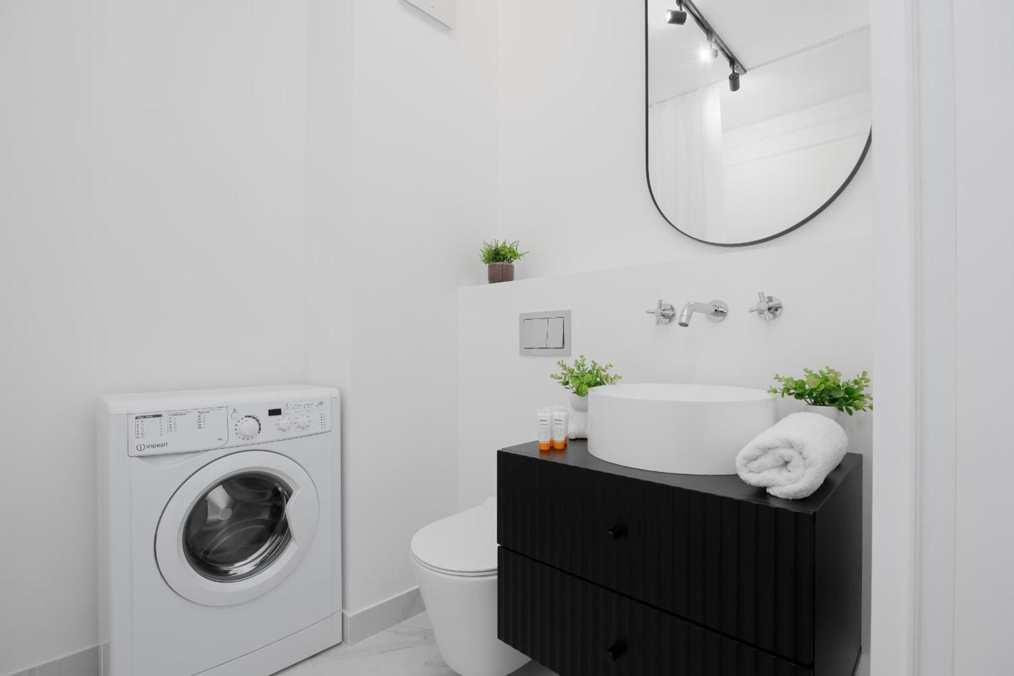 Apartment Minimalist Near Rondo Daszynskiego By Renters Warsaw