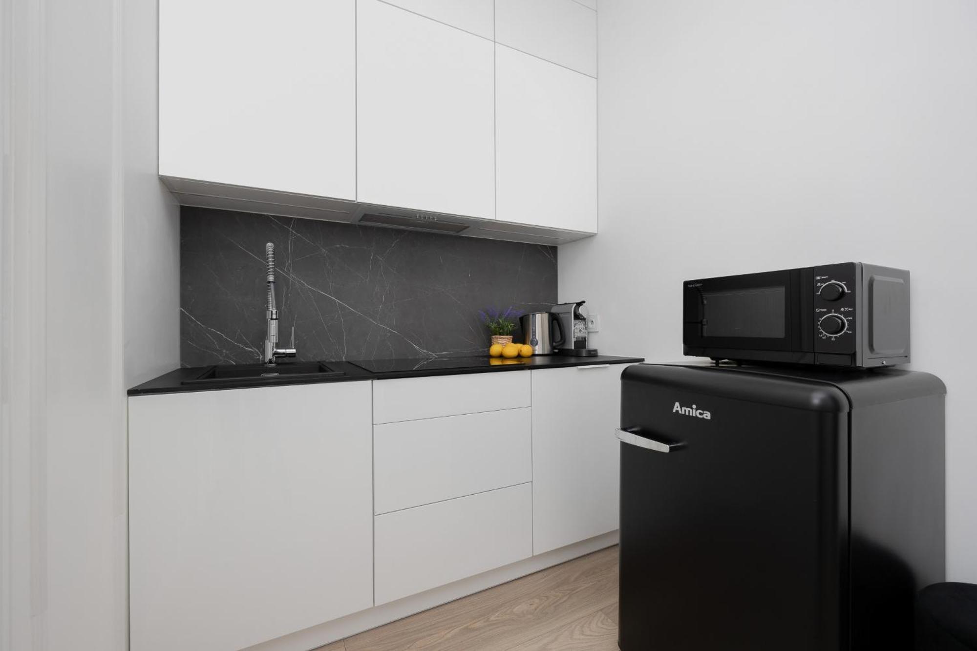 Apartment Minimalist Near Rondo Daszynskiego By Renters