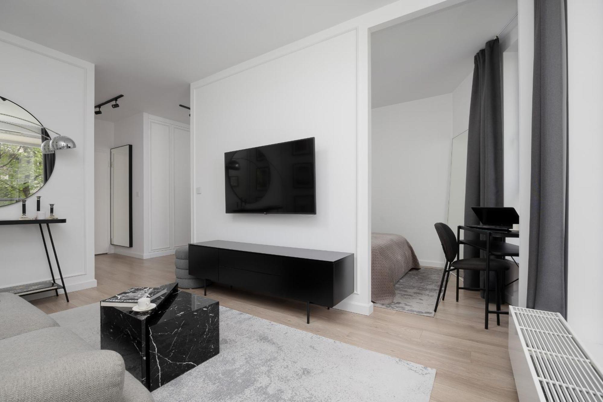 Minimalist Near Rondo Daszynskiego By Renters Apartment *