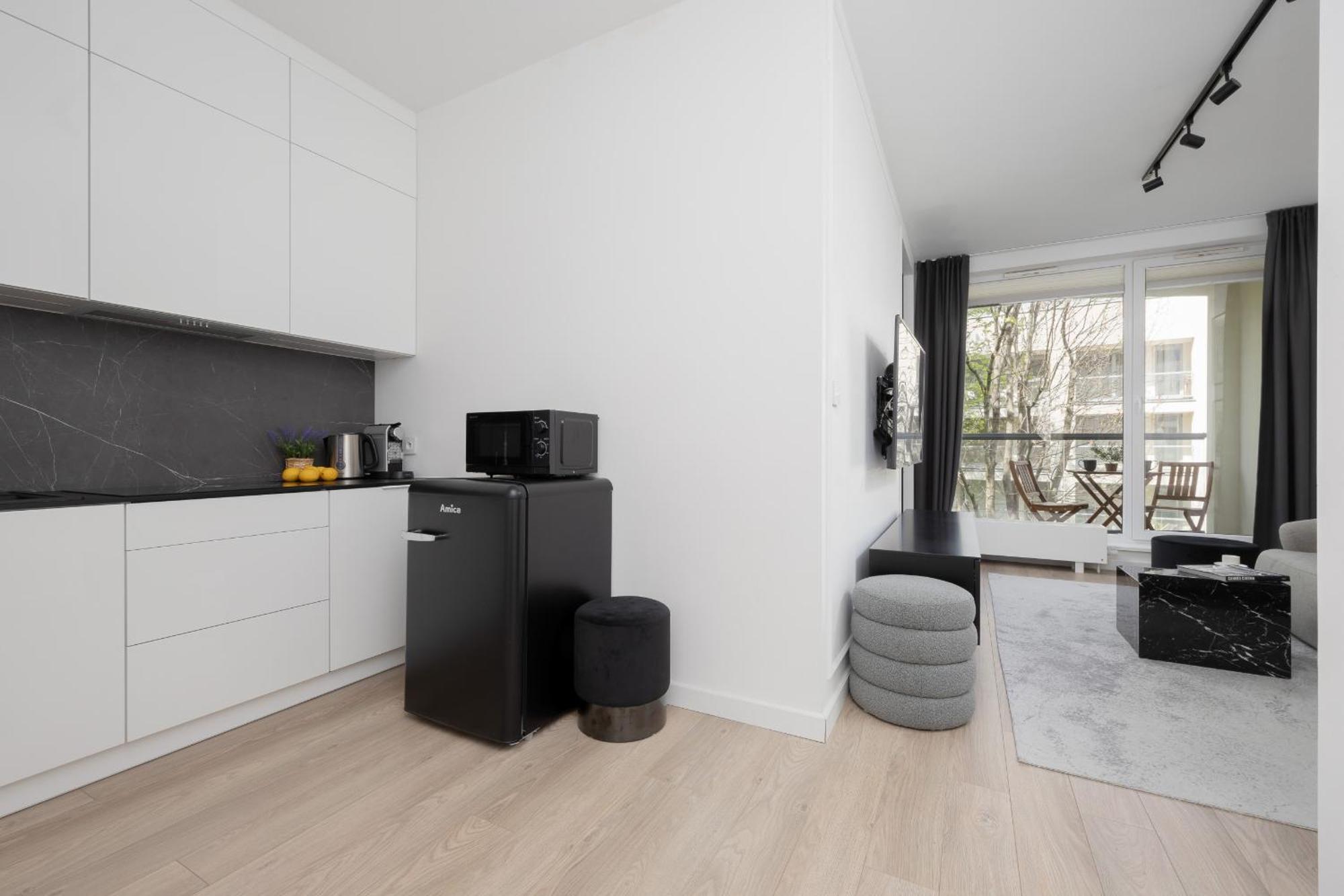 Minimalist Near Rondo Daszynskiego By Renters *