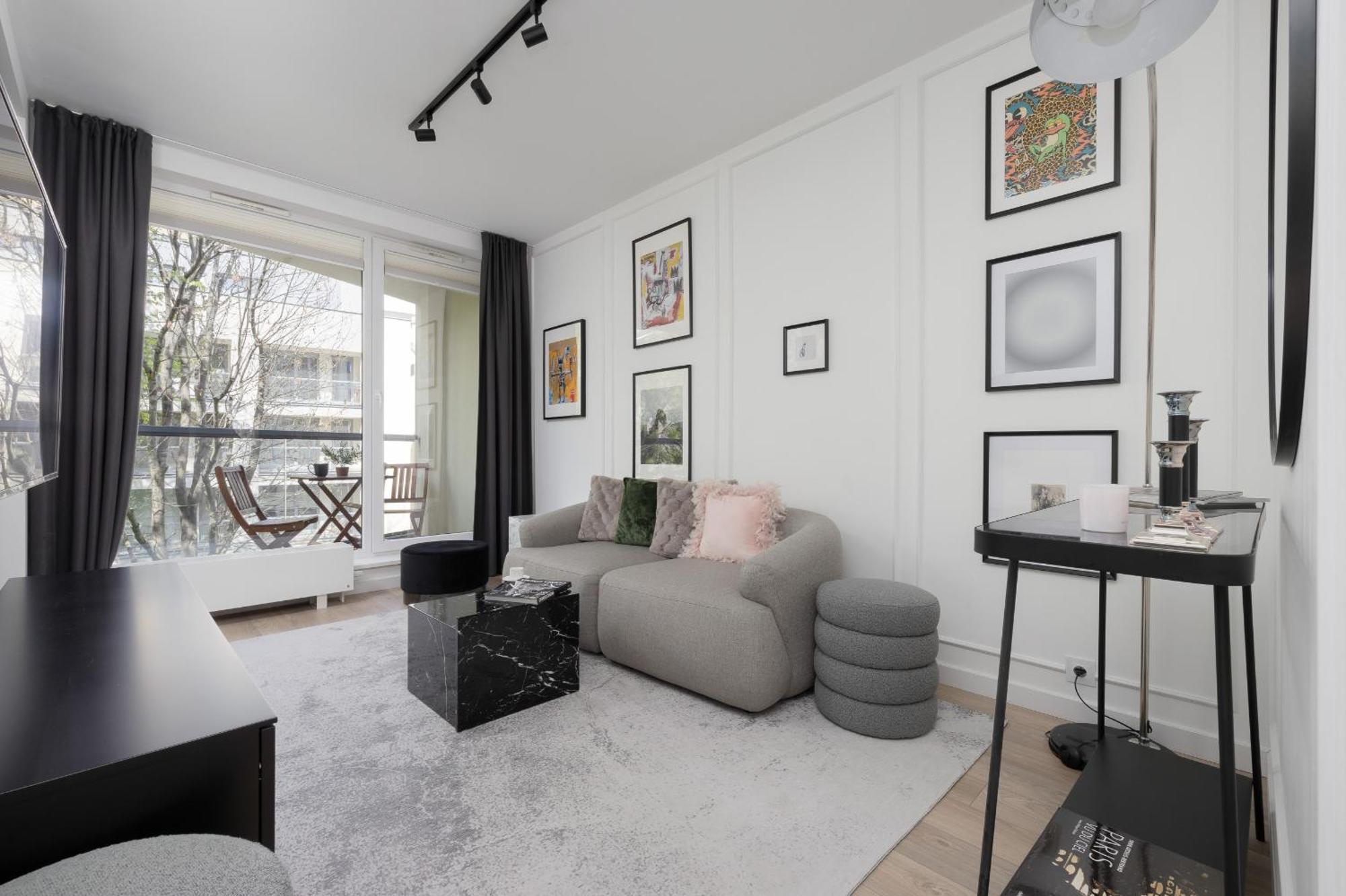 Minimalist Near Rondo Daszynskiego By Renters Apartment