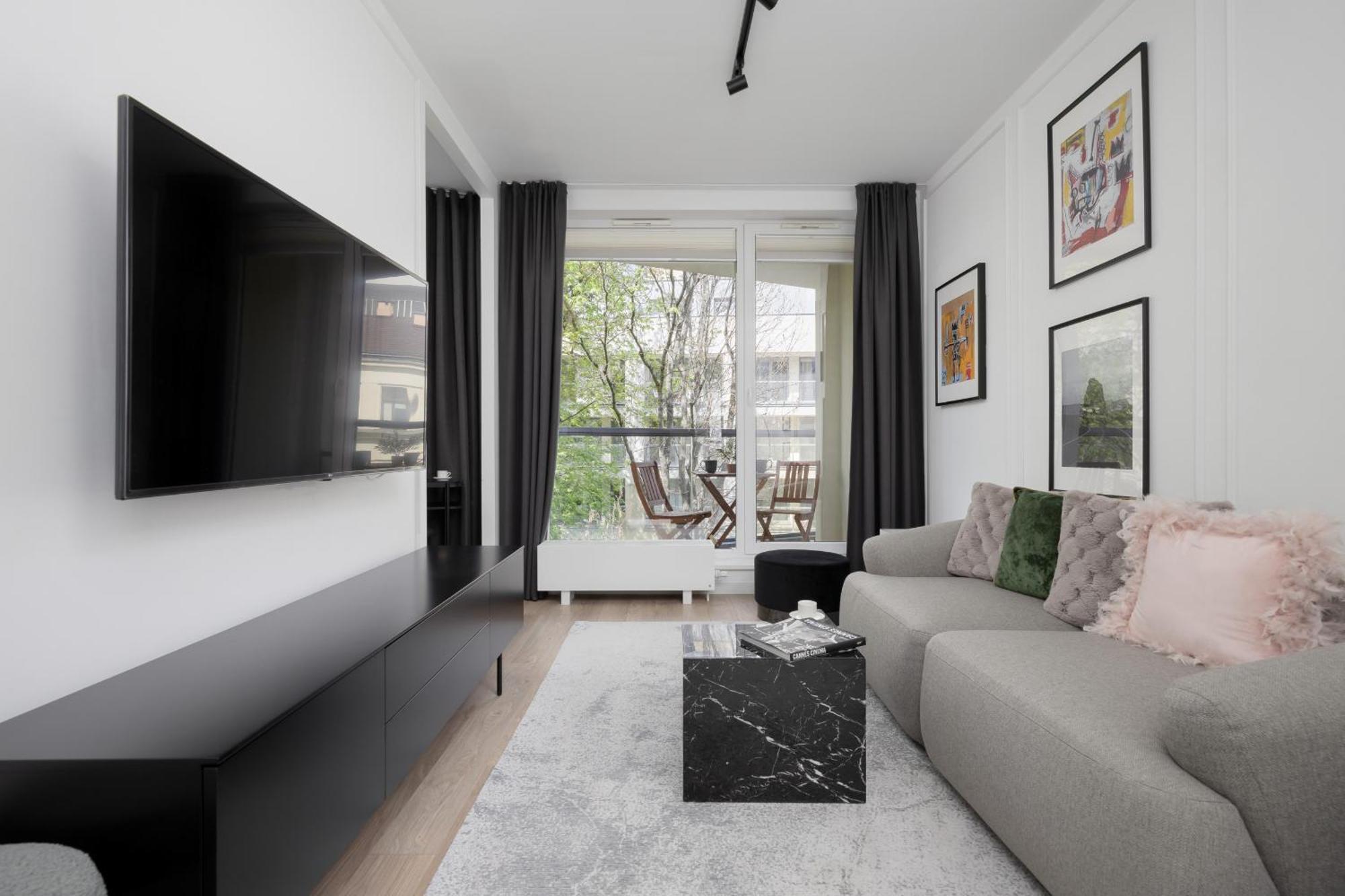 Minimalist Near Rondo Daszynskiego By Renters *