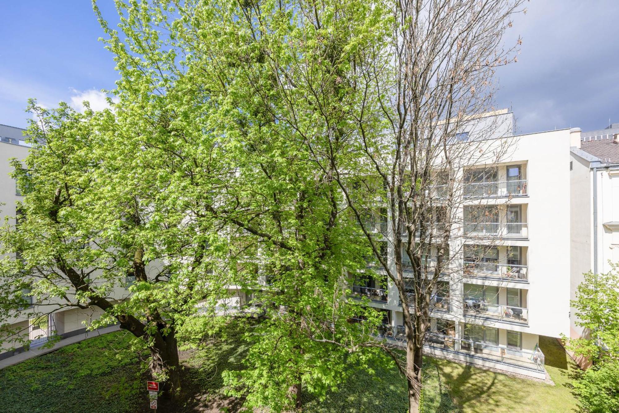 Apartment Minimalist Near Rondo Daszynskiego By Renters Warsaw