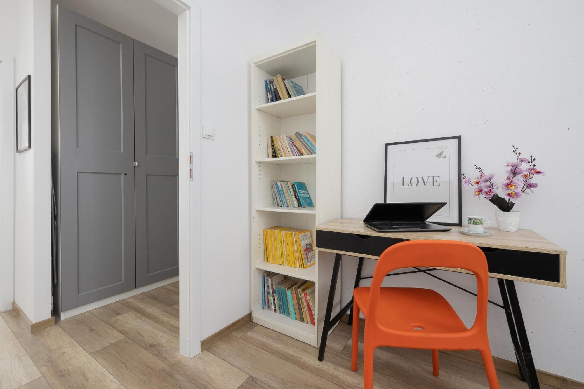 Modern Near Airport Wlochy By Renters Apartment