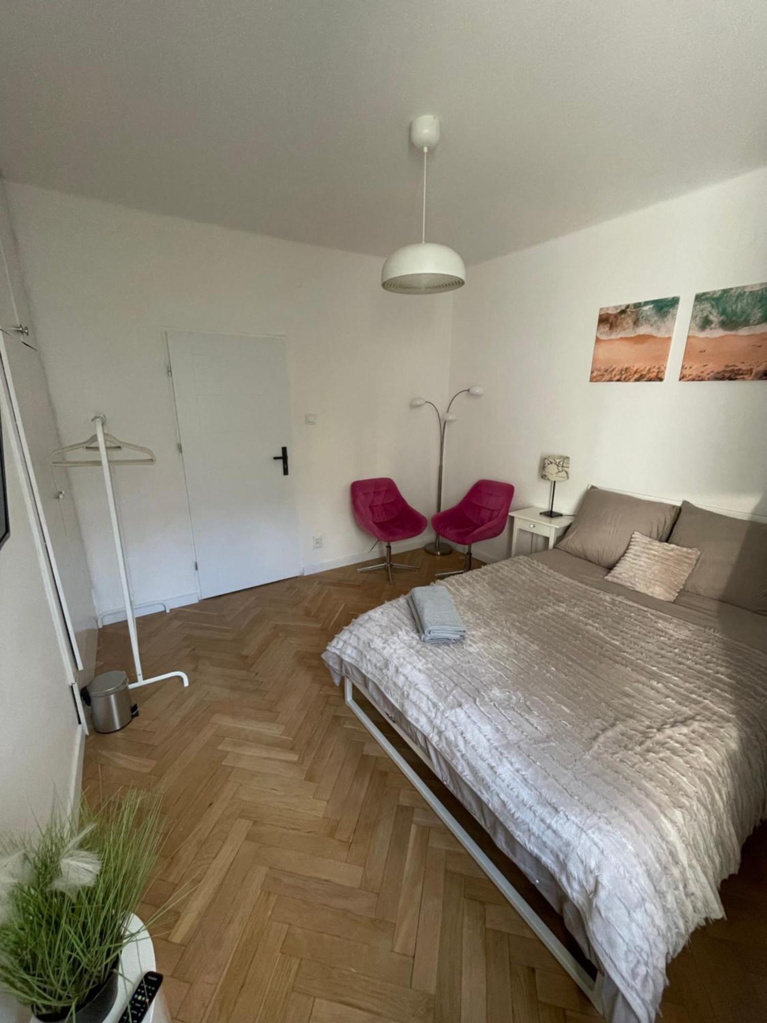 Metro Swietokrzyska Apartamento *