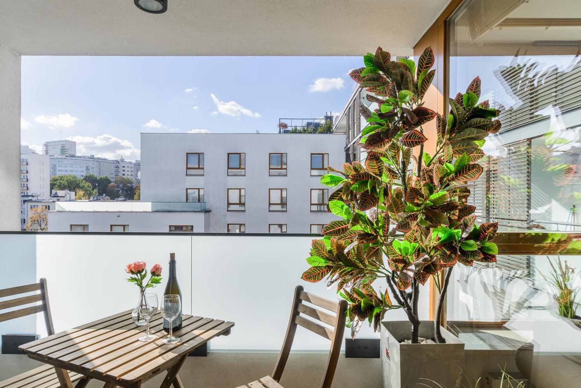 Lumina With A Large Balcony Near Presidential Palace And River * Warschau