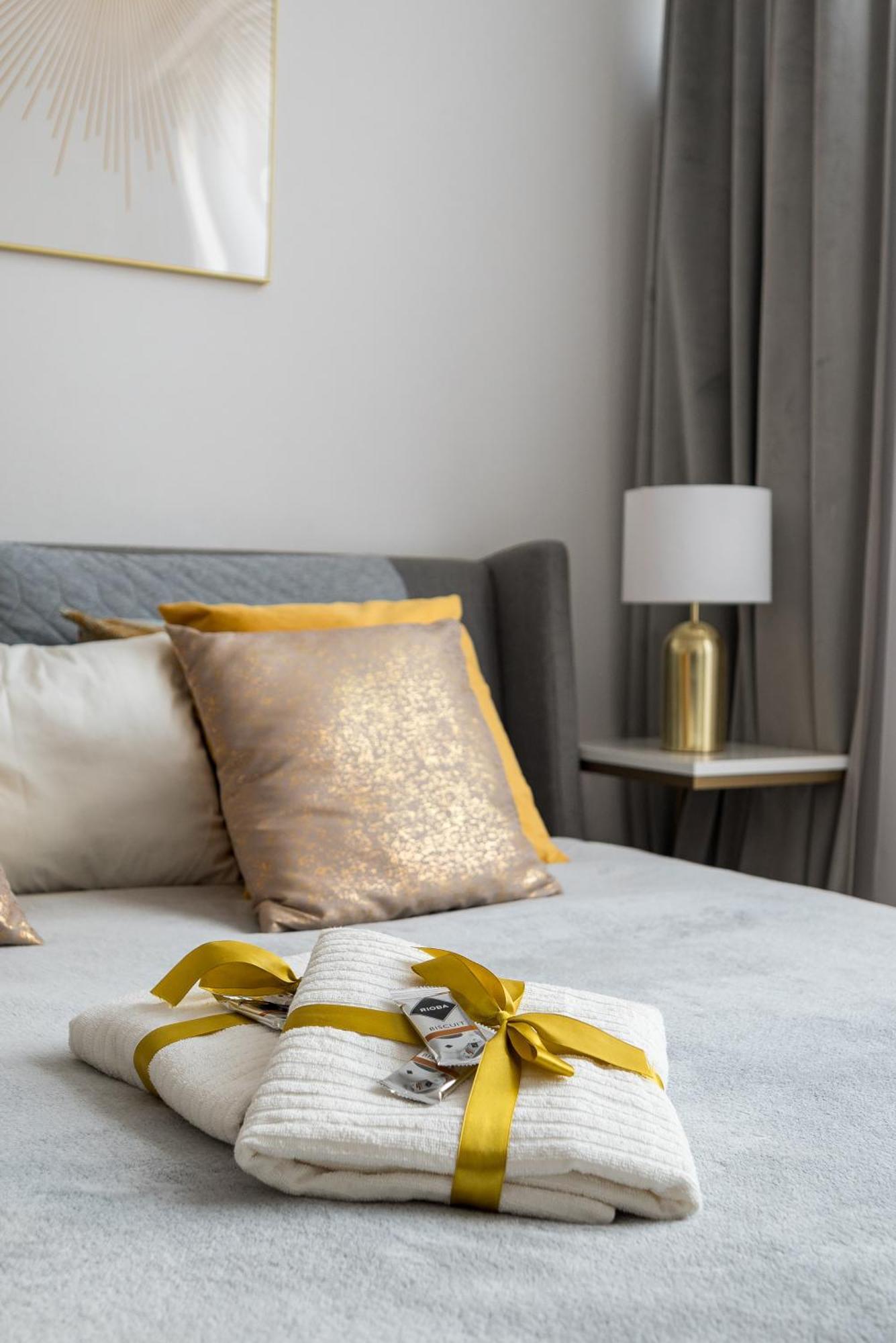 Gold Premium 950 M To Station Parking Apartment