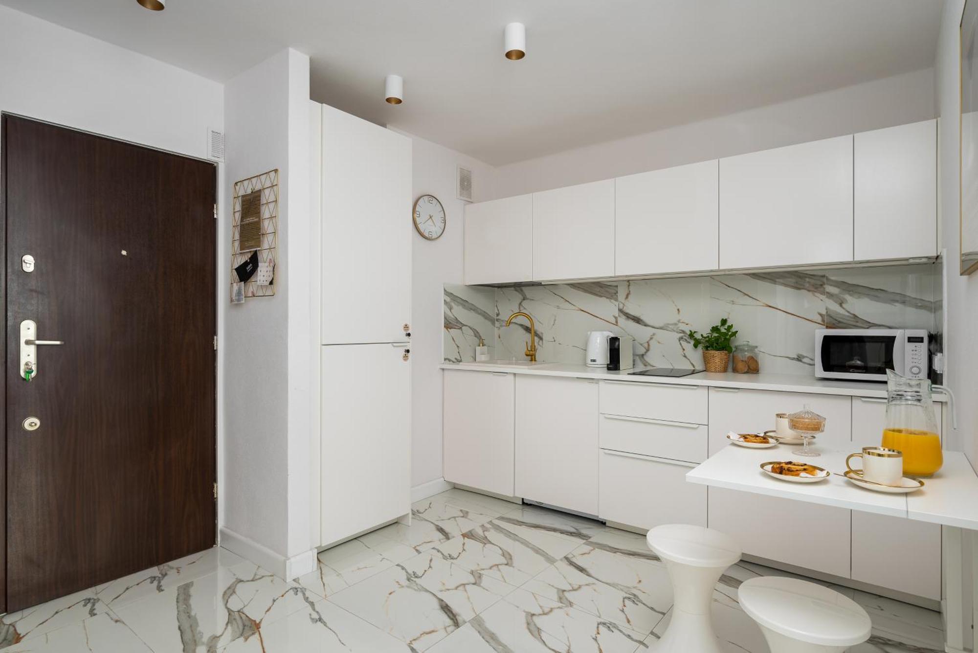 Gold Premium 950 M To Station Parking Apartment