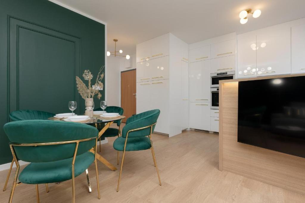 Green In Warsaw's Bemowo District With A Garden And Double Garage Apartment