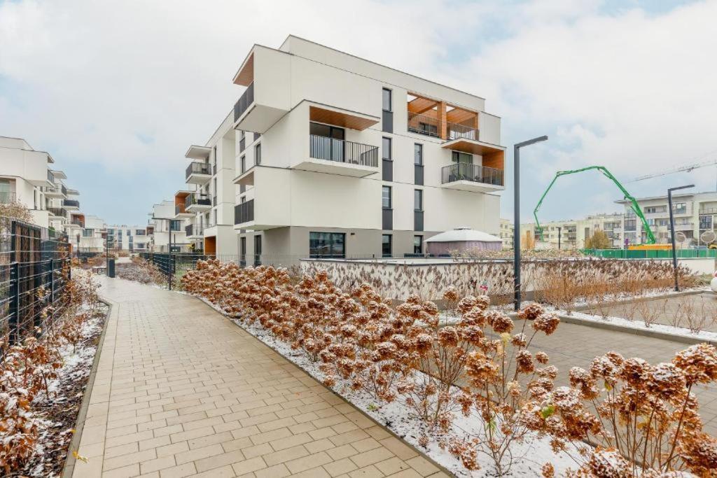 Green In Warsaw's Bemowo District With A Garden And Double Garage Apartment *