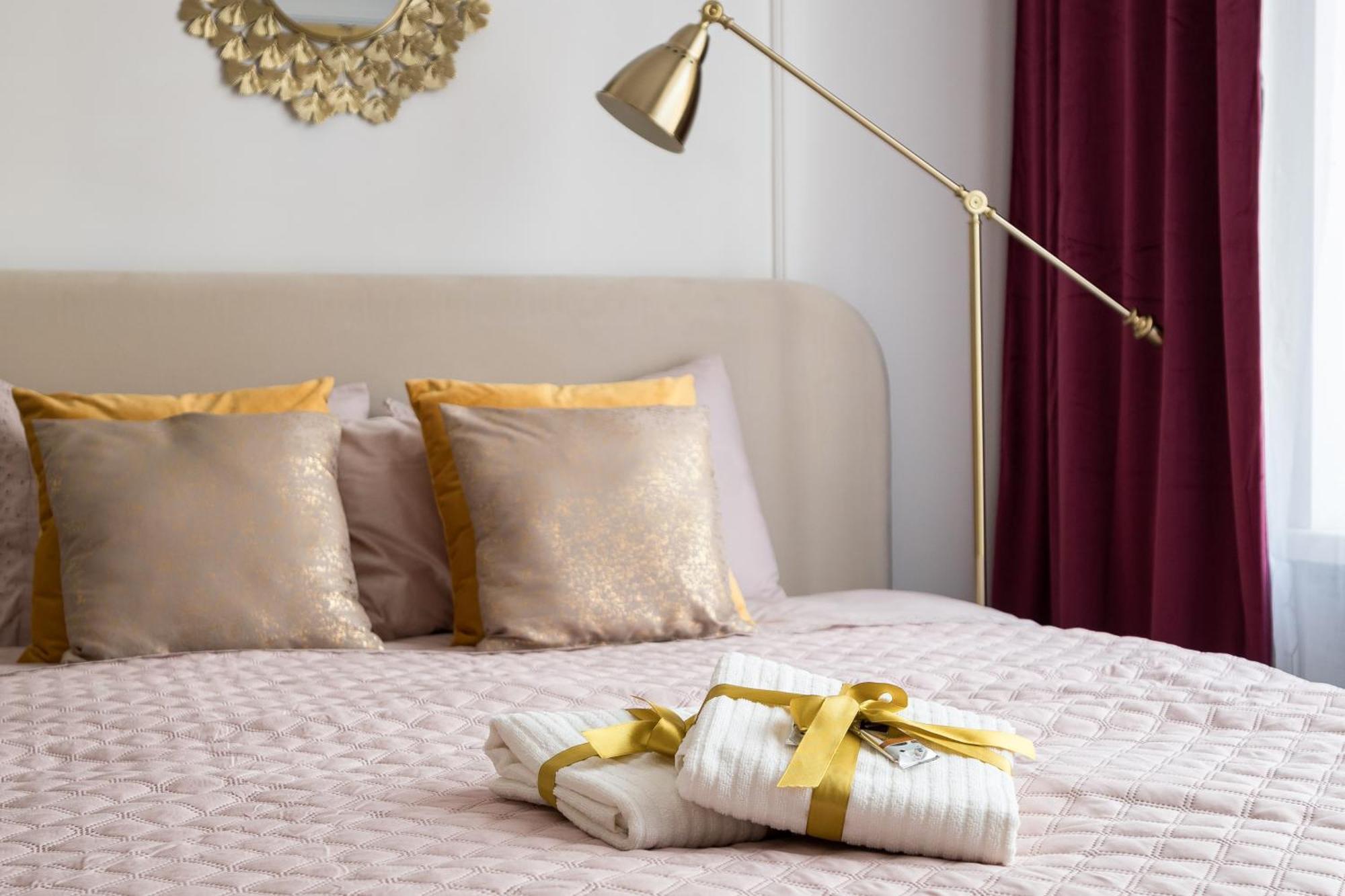 Pink Elephant 2x1br In Historic Tenement House 1 Km From Apartamento