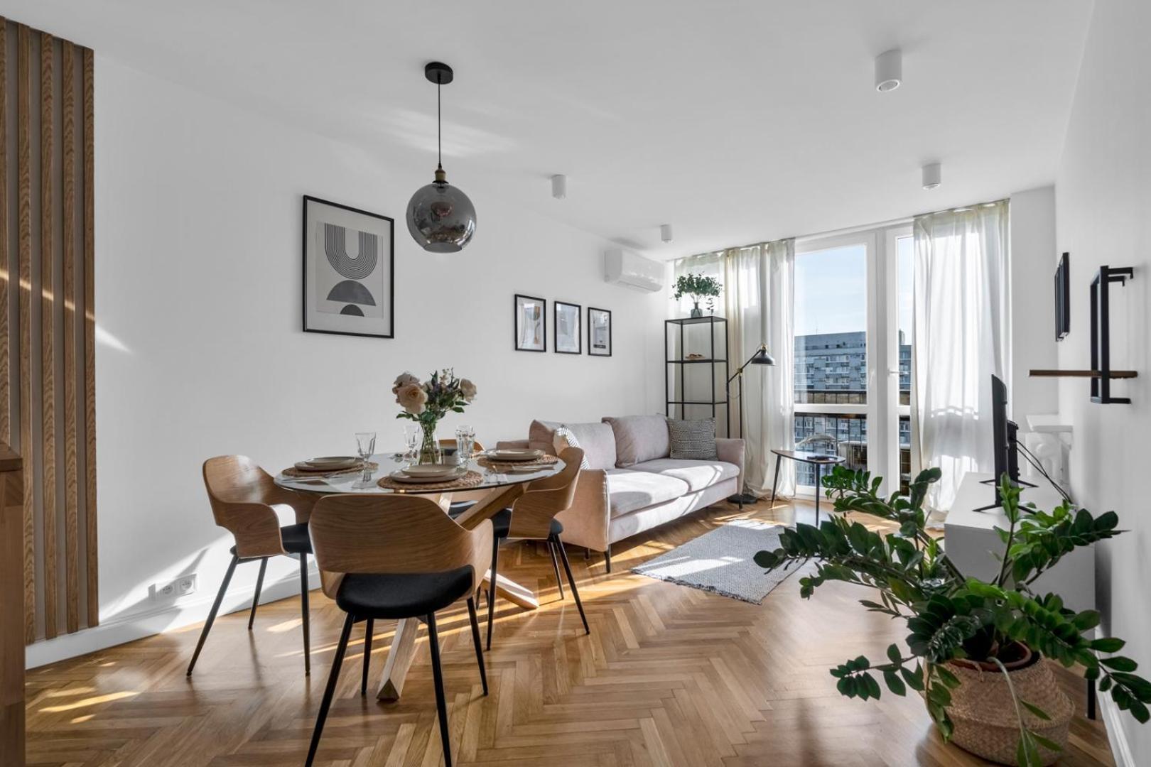 Apartment Wola - 13th Floor, View, Metro Nearby - By Rentujemy