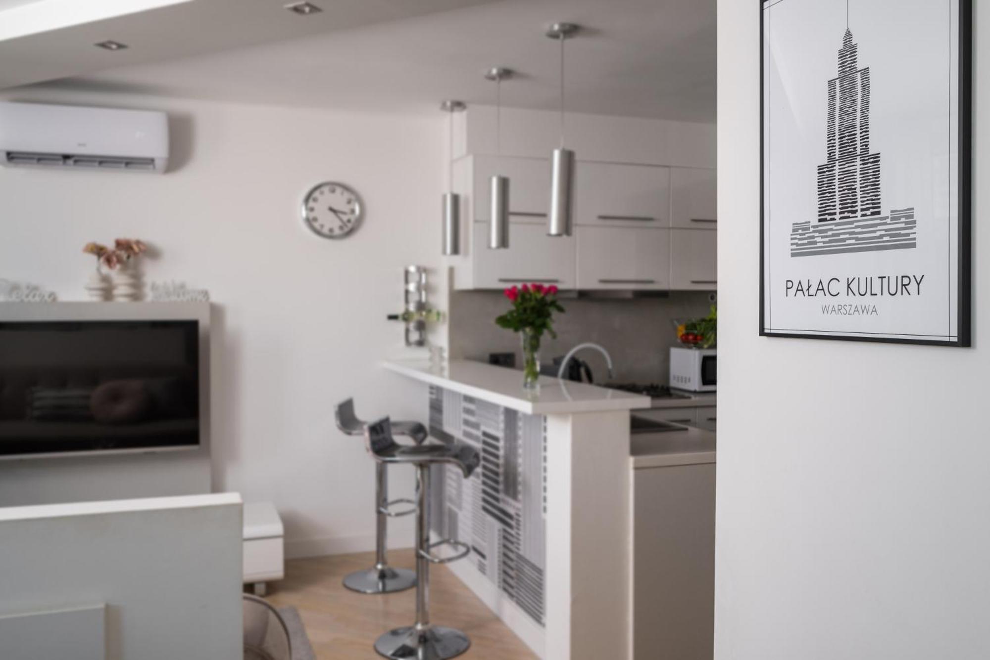 Air-conditioned Premium Loft Skyline Only 900 M To Station Apartment Warsaw