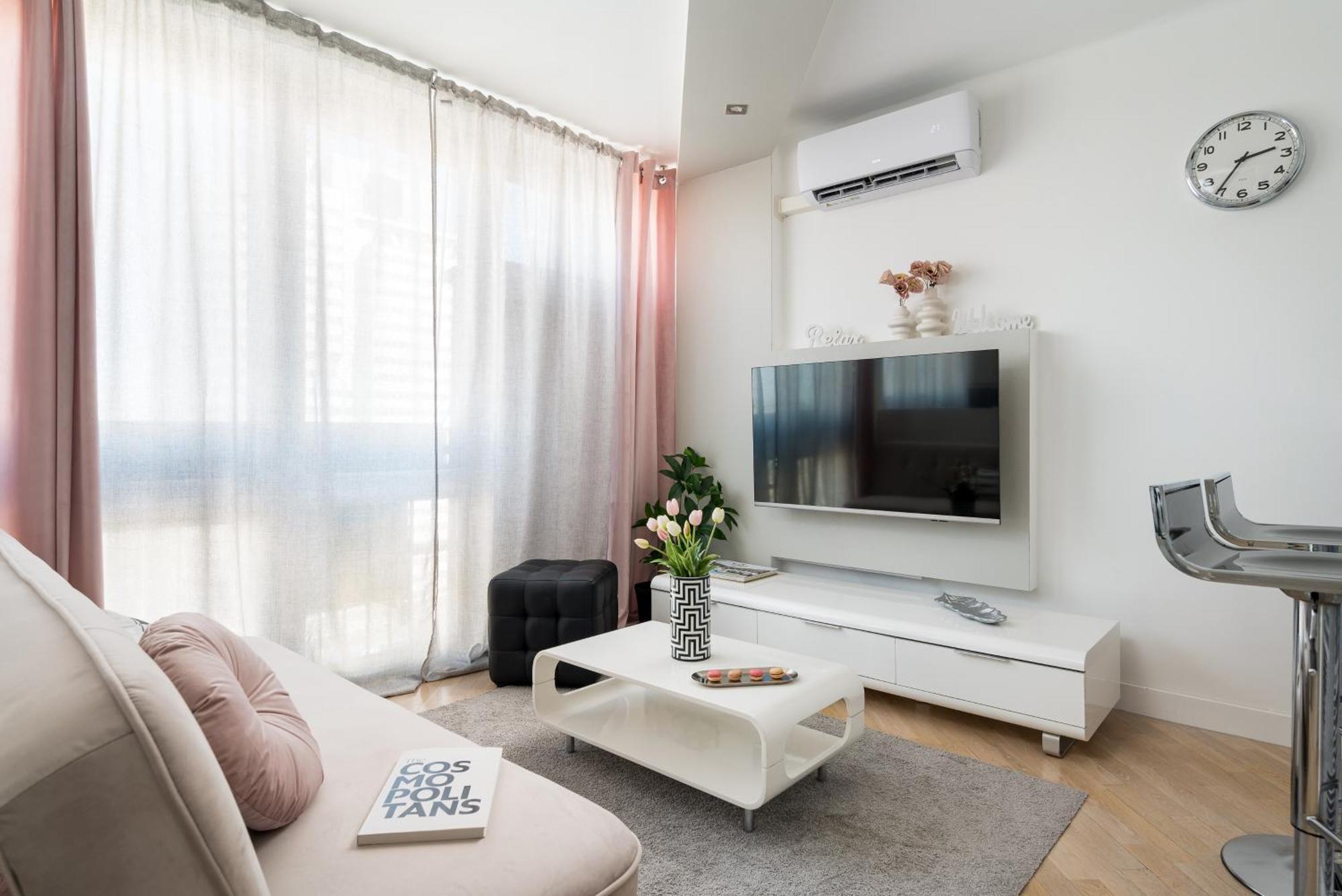 Air-conditioned Premium Loft Skyline Only 900 M To Station Apartamento