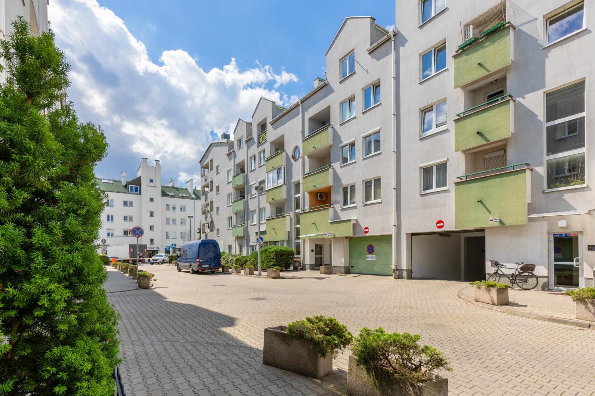Apartamento Family In With 3 Bedrooms & Ac Near Metro Stoklosy By Renters Varsóvia