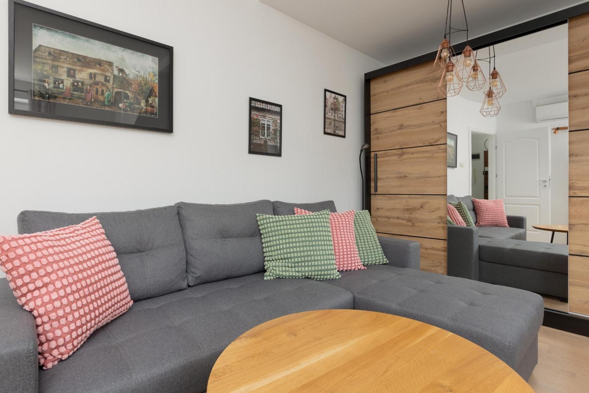 Family In With 3 Bedrooms & Ac Near Metro Stoklosy By Renters Varsóvia