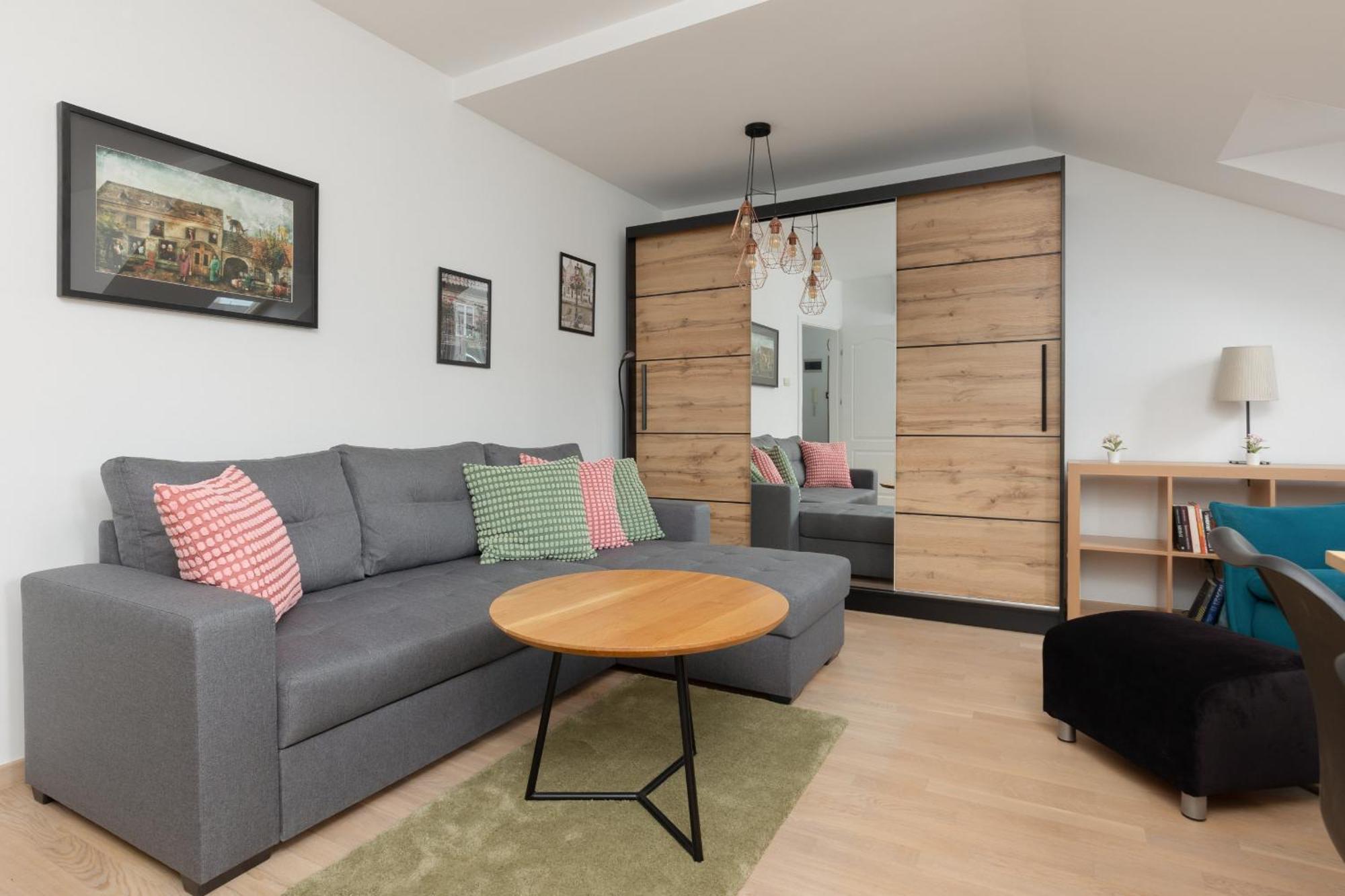 Family In With 3 Bedrooms & Ac Near Metro Stoklosy By Renters * Varsóvia