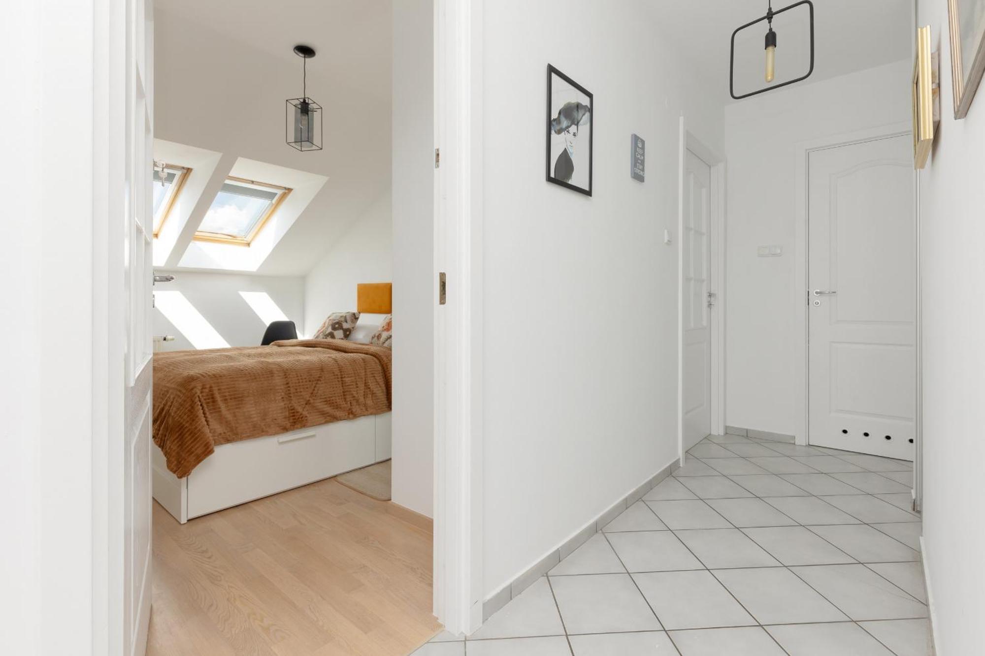Family In With 3 Bedrooms & Ac Near Metro Stoklosy By Renters Apartamento