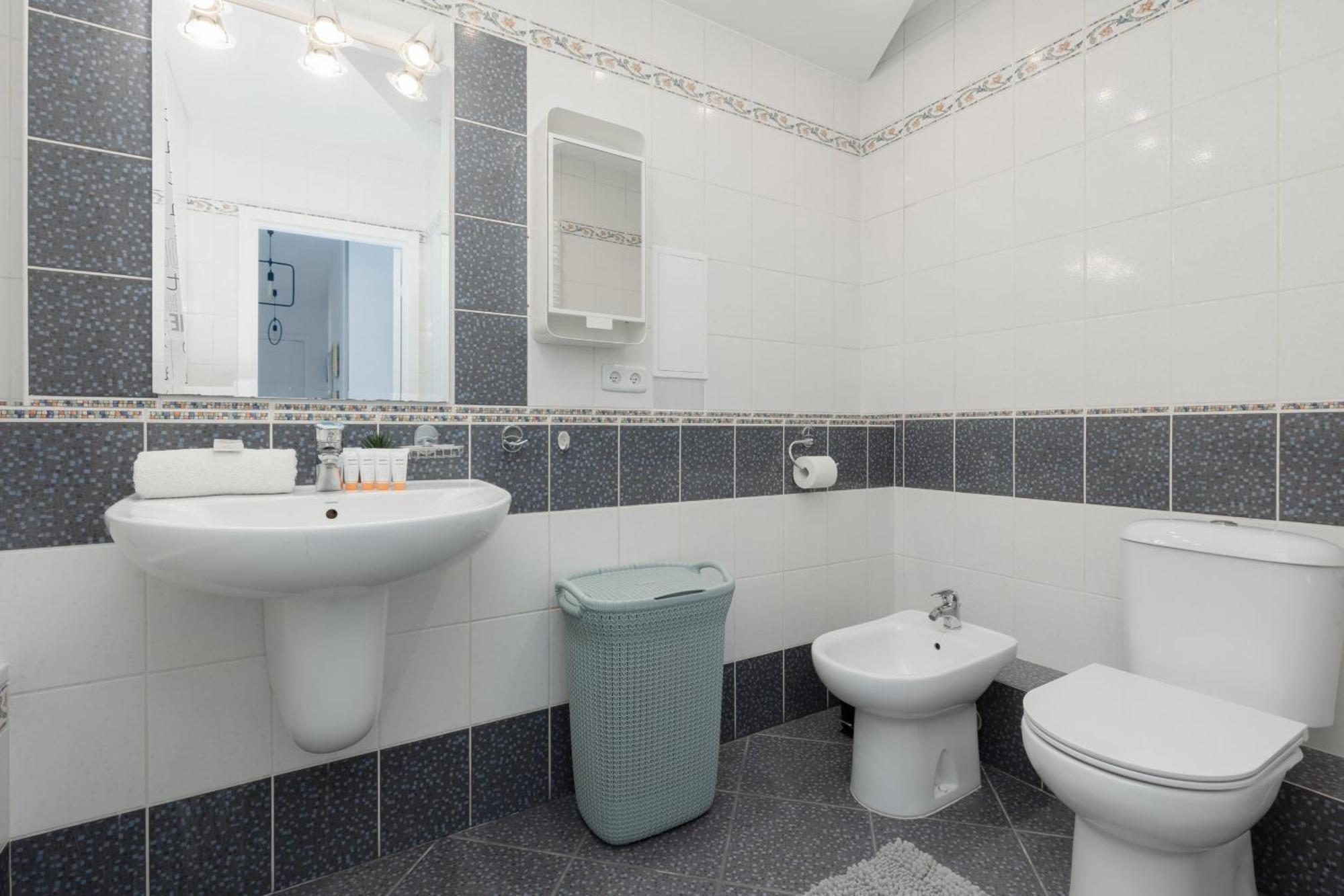 Apartamento Family In With 3 Bedrooms & Ac Near Metro Stoklosy By Renters Varsóvia